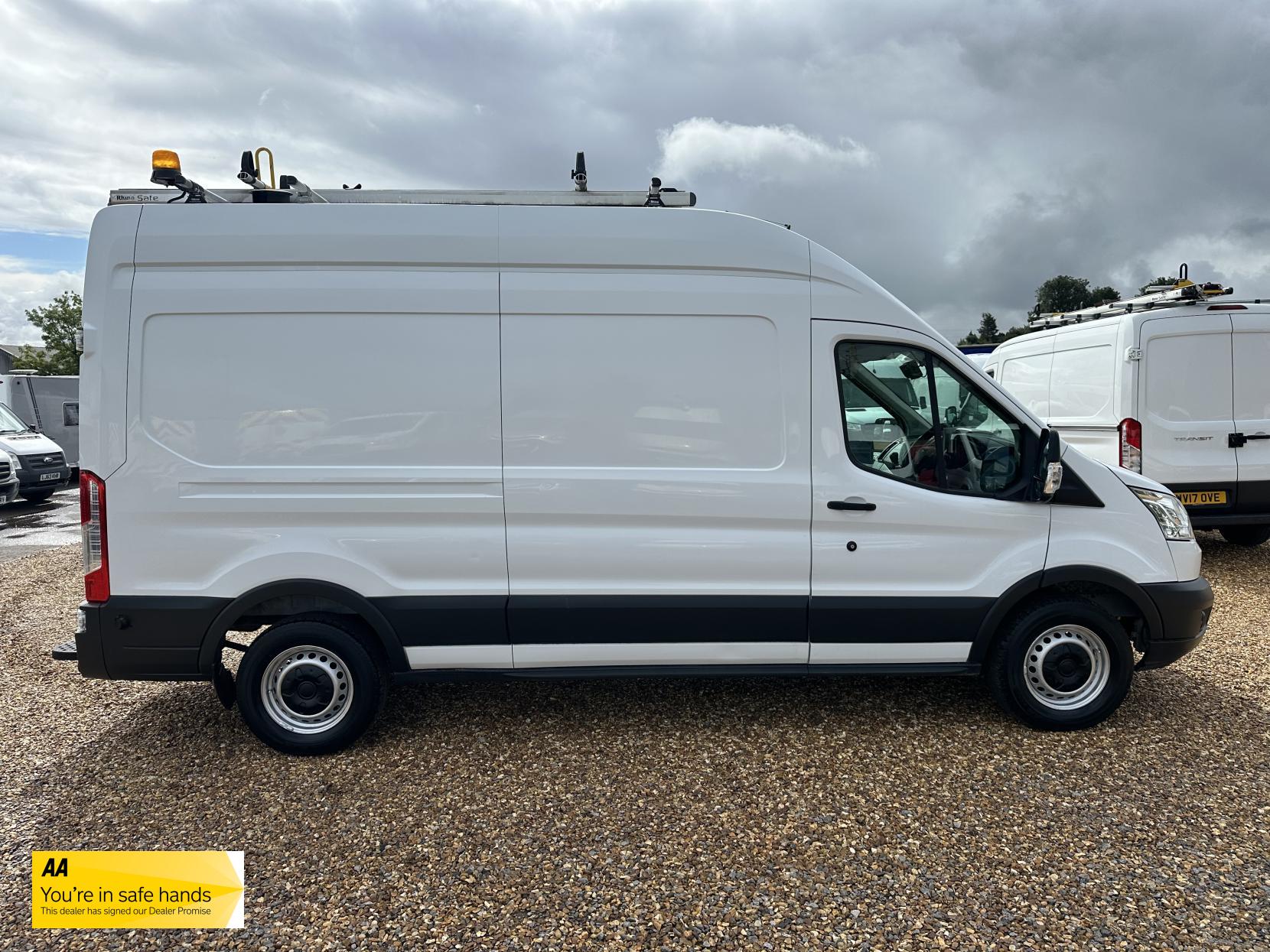 Ford Transit 2.2 TDCi 350 Panel Van 5dr Diesel Manual RWD L3 H3 Euro 5 (100 ps)