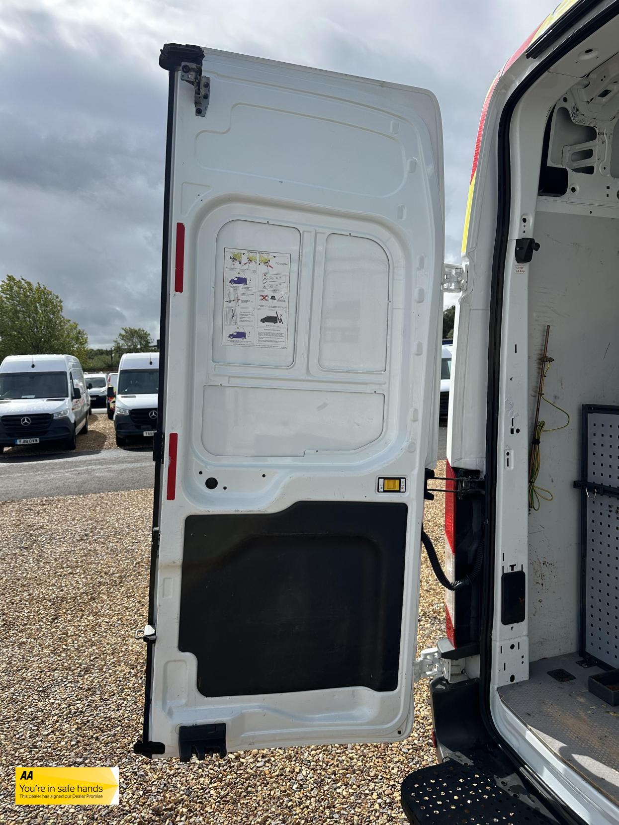 Ford Transit 2.2 TDCi 350 Panel Van 5dr Diesel Manual RWD L3 H3 Euro 5 (100 ps)