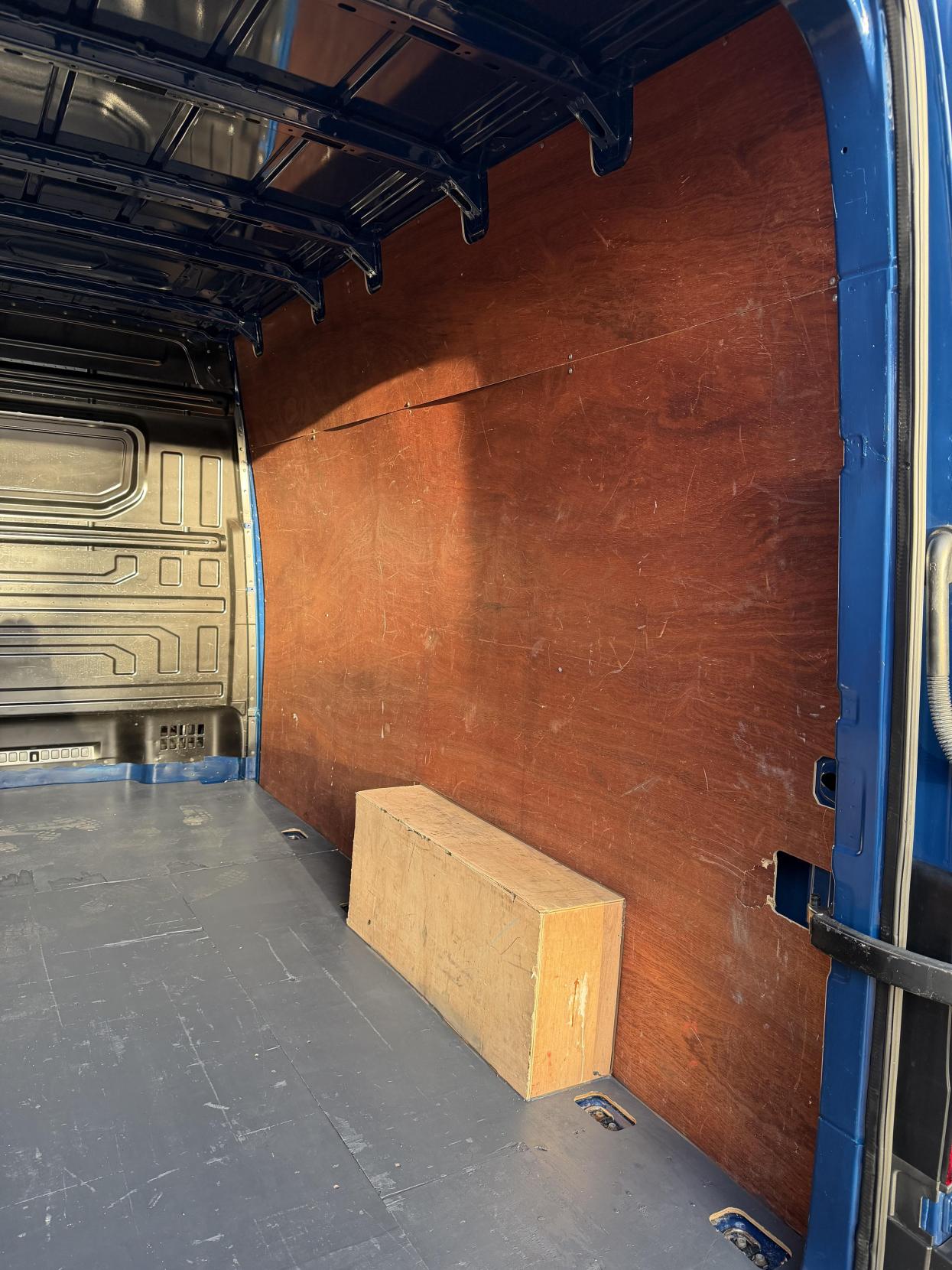 2022 Volkswagen Crafter 2.0 TDI CR35 Startline Panel Van 5dr Diesel Manual FWD MWB High Roof Euro 6 (s/s) (140 ps) - Thumbnail 38