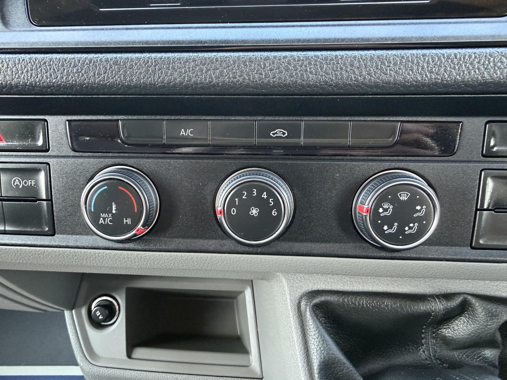 2022 Volkswagen Crafter 2.0 TDI CR35 Startline Panel Van 5dr Diesel Manual FWD MWB High Roof Euro 6 (s/s) (140 ps) - Thumbnail 21