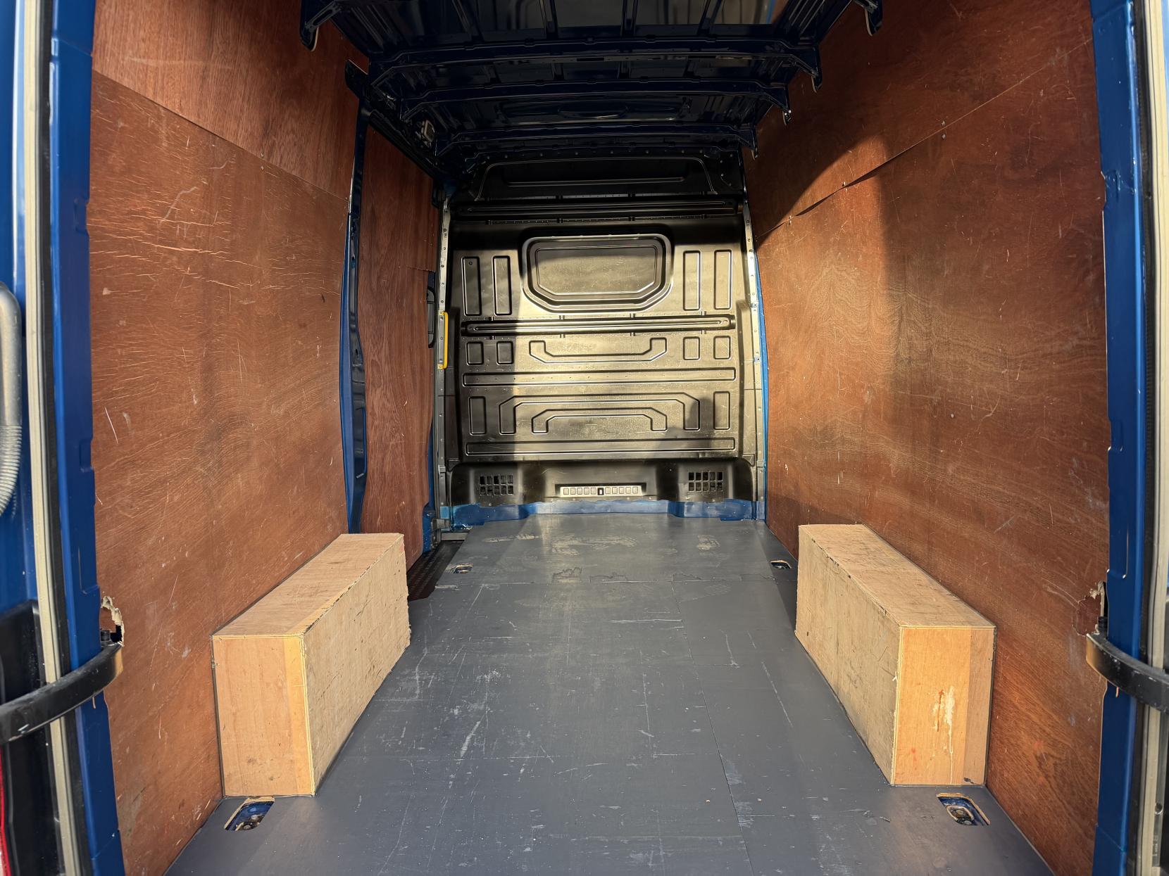 2022 Volkswagen Crafter 2.0 TDI CR35 Startline Panel Van 5dr Diesel Manual FWD MWB High Roof Euro 6 (s/s) (140 ps) - Thumbnail 3