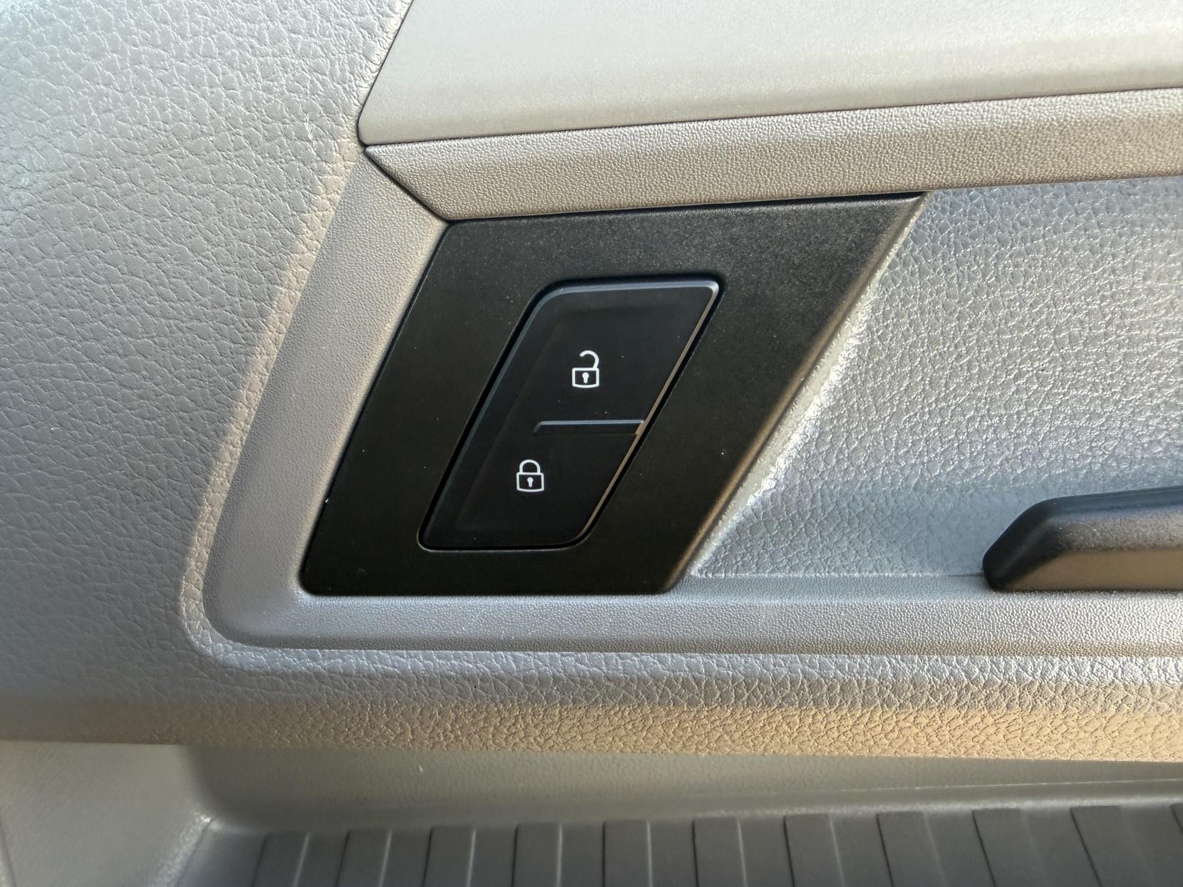 2022 Volkswagen Crafter 2.0 TDI CR35 Startline Panel Van 5dr Diesel Manual FWD MWB High Roof Euro 6 (s/s) (140 ps) - Thumbnail 24