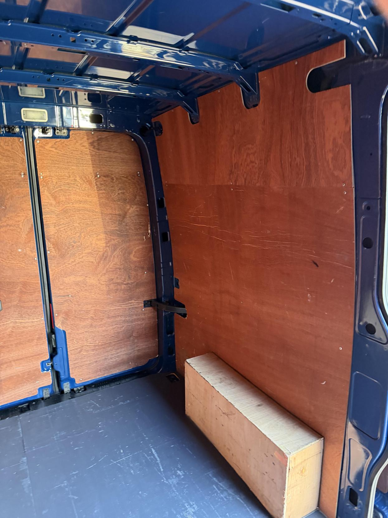 2022 Volkswagen Crafter 2.0 TDI CR35 Startline Panel Van 5dr Diesel Manual FWD MWB High Roof Euro 6 (s/s) (140 ps) - Thumbnail 37
