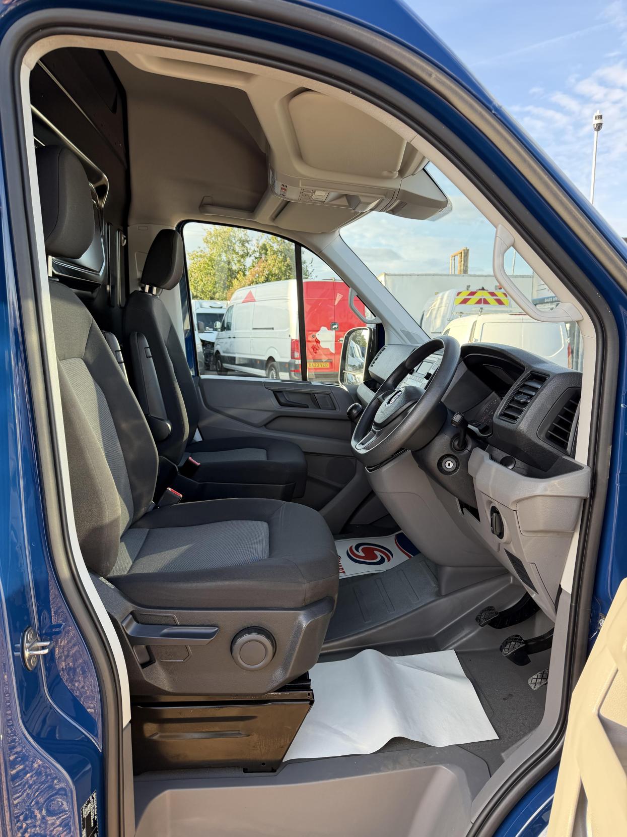 2022 Volkswagen Crafter 2.0 TDI CR35 Startline Panel Van 5dr Diesel Manual FWD MWB High Roof Euro 6 (s/s) (140 ps) - Thumbnail 14