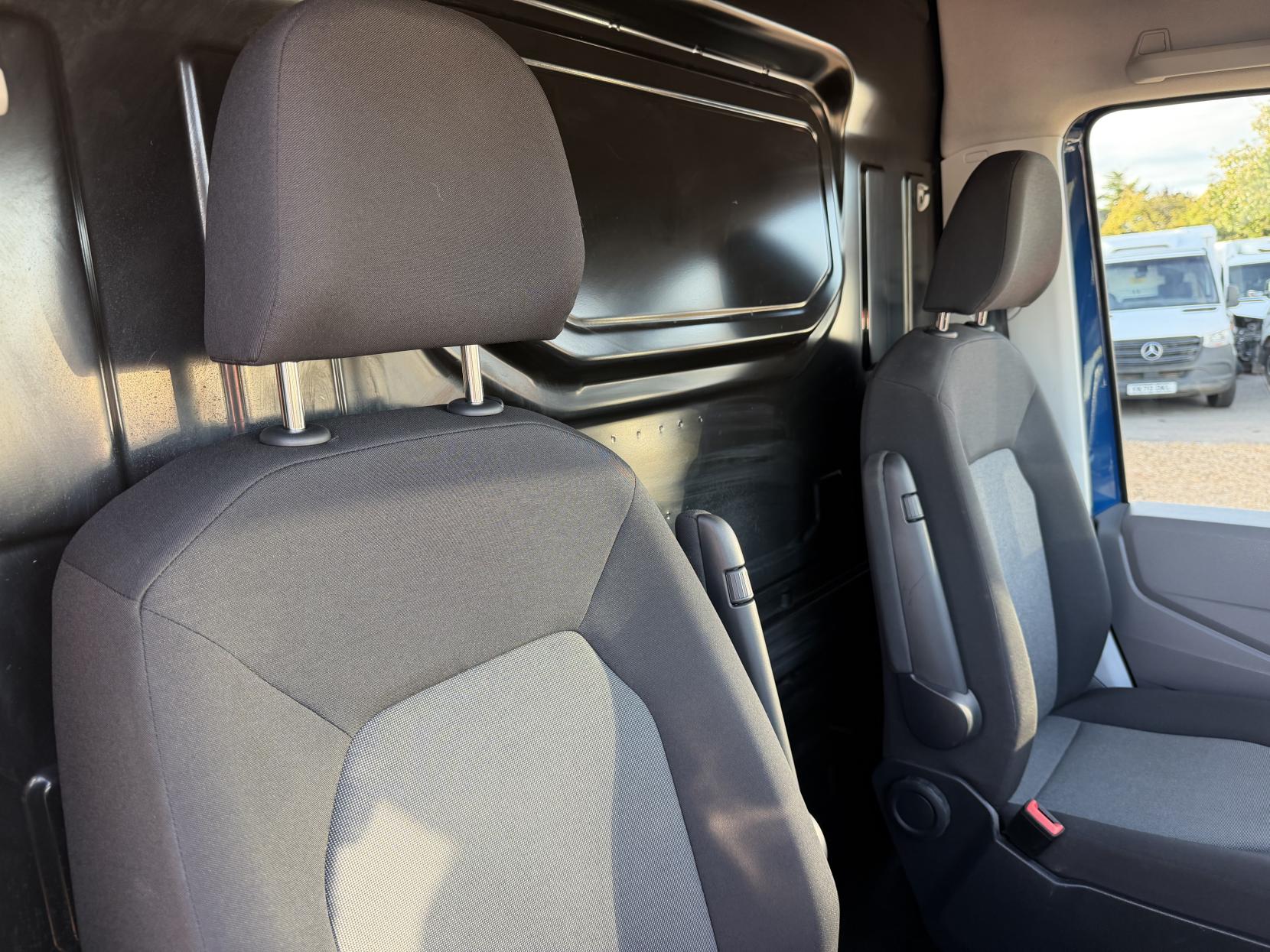 2022 Volkswagen Crafter 2.0 TDI CR35 Startline Panel Van 5dr Diesel Manual FWD MWB High Roof Euro 6 (s/s) (140 ps) - Thumbnail 15