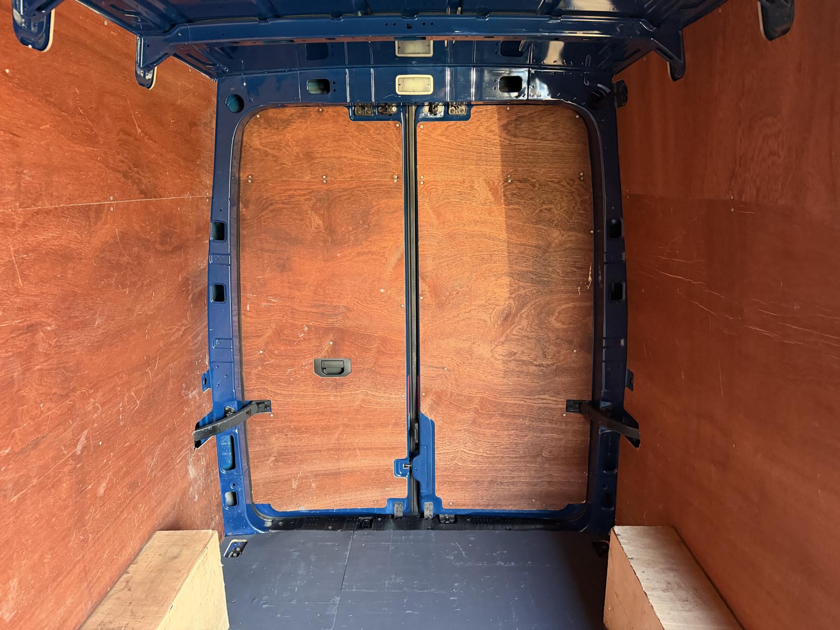 2022 Volkswagen Crafter 2.0 TDI CR35 Startline Panel Van 5dr Diesel Manual FWD MWB High Roof Euro 6 (s/s) (140 ps) - Thumbnail 32