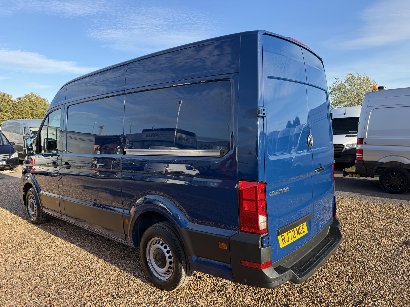 2022 Volkswagen Crafter 2.0 TDI CR35 Startline Panel Van 5dr Diesel Manual FWD MWB High Roof Euro 6 (s/s) (140 ps) - Thumbnail 9