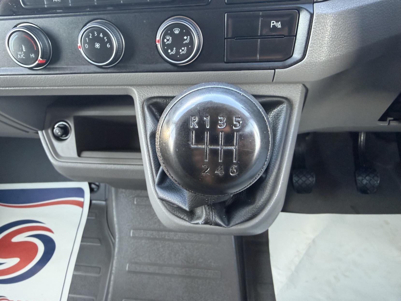 2022 Volkswagen Crafter 2.0 TDI CR35 Startline Panel Van 5dr Diesel Manual FWD MWB High Roof Euro 6 (s/s) (140 ps) - Thumbnail 22