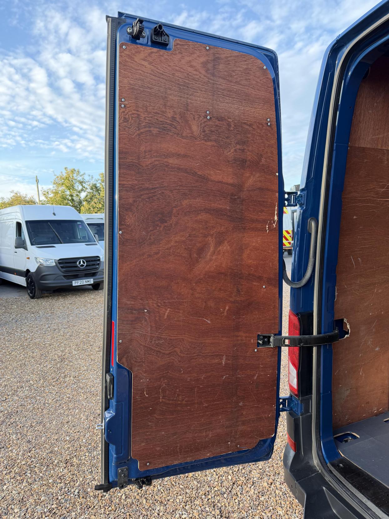 2022 Volkswagen Crafter 2.0 TDI CR35 Startline Panel Van 5dr Diesel Manual FWD MWB High Roof Euro 6 (s/s) (140 ps) - Thumbnail 36