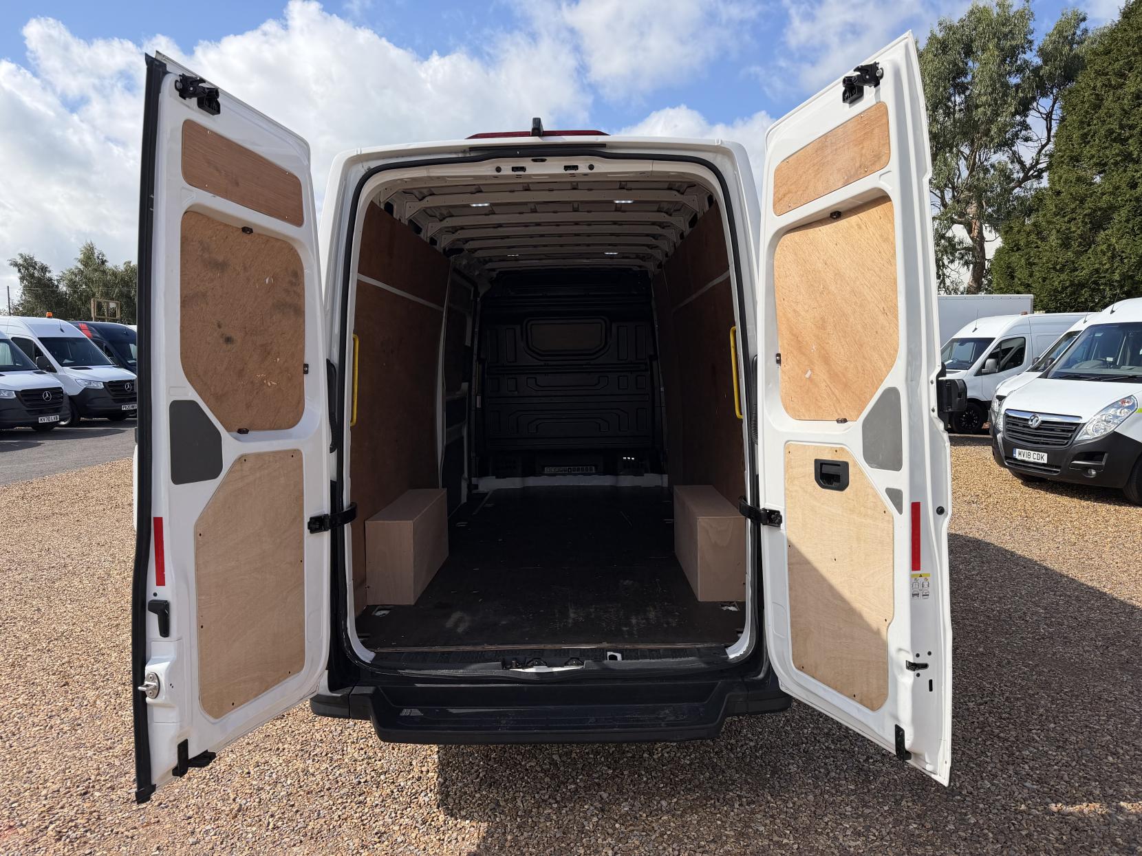2020 MAN TGE 2.0 3140d Panel Van 5dr Diesel Manual FWD LWB High Roof Euro 6 (s/s) (140 ps) - Thumbnail 3