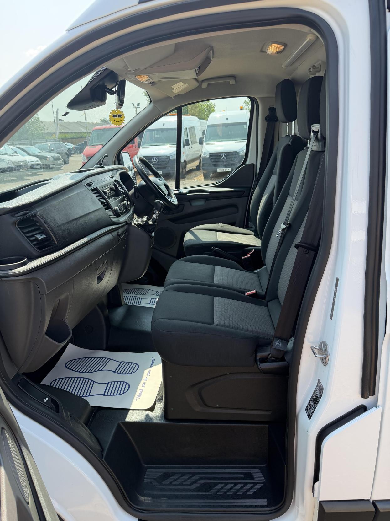2019 Ford Transit Custom 2.0 320 EcoBlue Panel Van 5dr Diesel Manual L2 H2 Euro 6 (130 ps) - Thumbnail 16