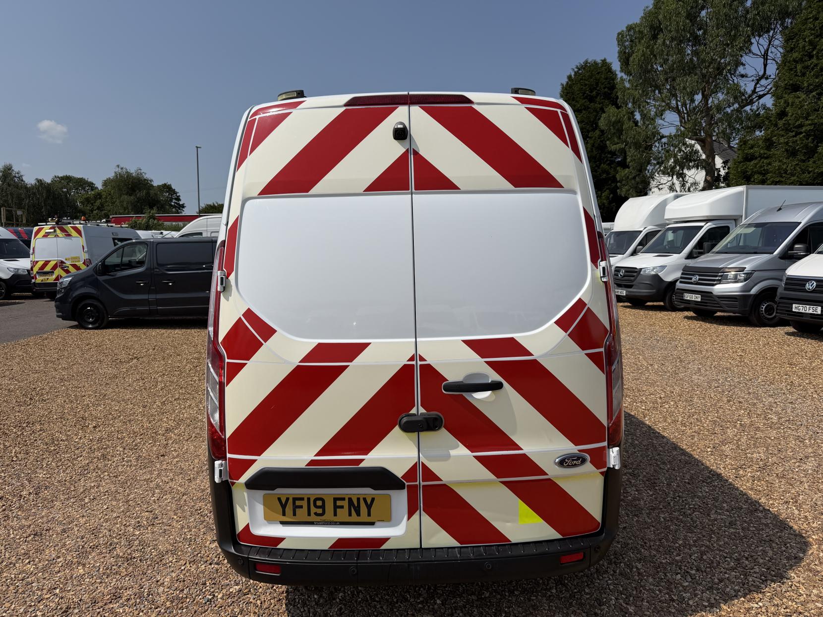 2019 Ford Transit Custom 2.0 320 EcoBlue Panel Van 5dr Diesel Manual L2 H2 Euro 6 (130 ps) - Thumbnail 10