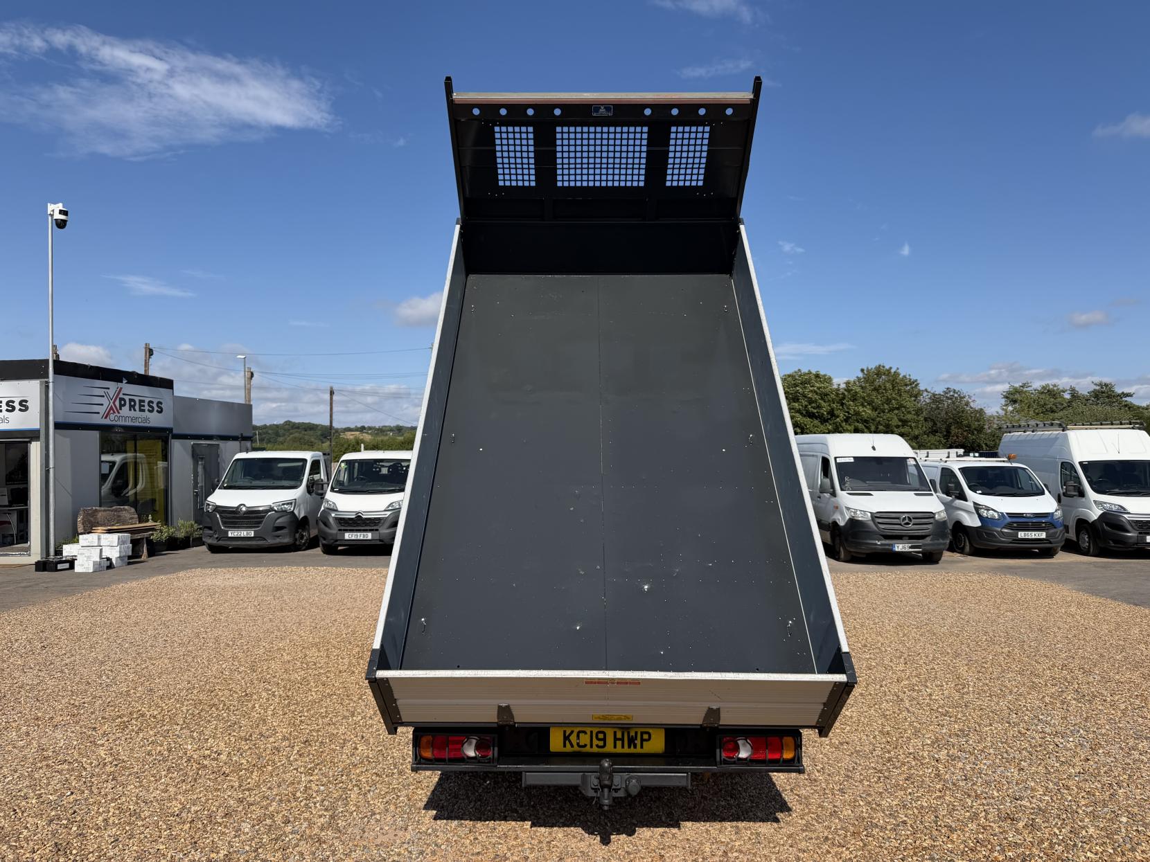 2019 Nissan NT400 Cabstar 3.0 dCi 35.13 Tipper 2dr Diesel Manual L1 Euro 6 (130 ps) - Thumbnail 10