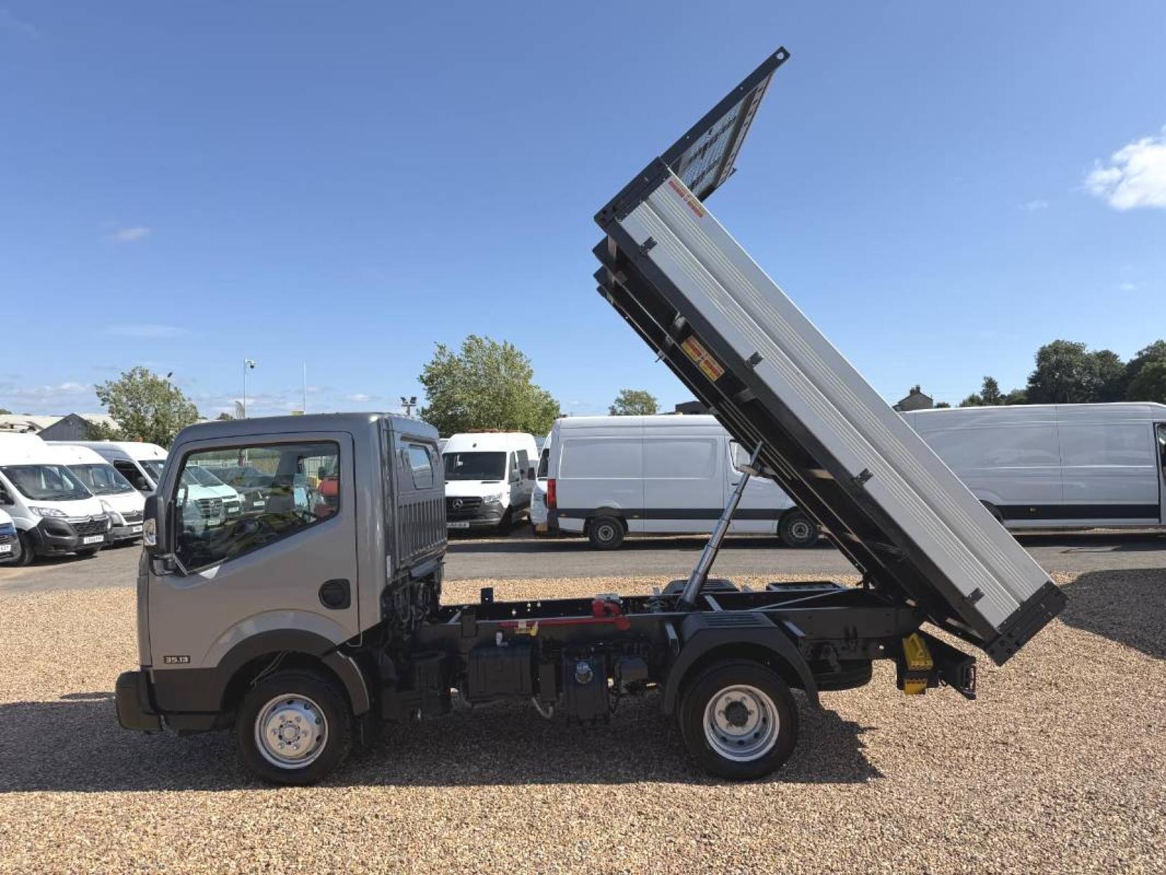 2019 Nissan NT400 Cabstar 3.0 dCi 35.13 Tipper 2dr Diesel Manual L1 Euro 6 (130 ps) - Thumbnail 8