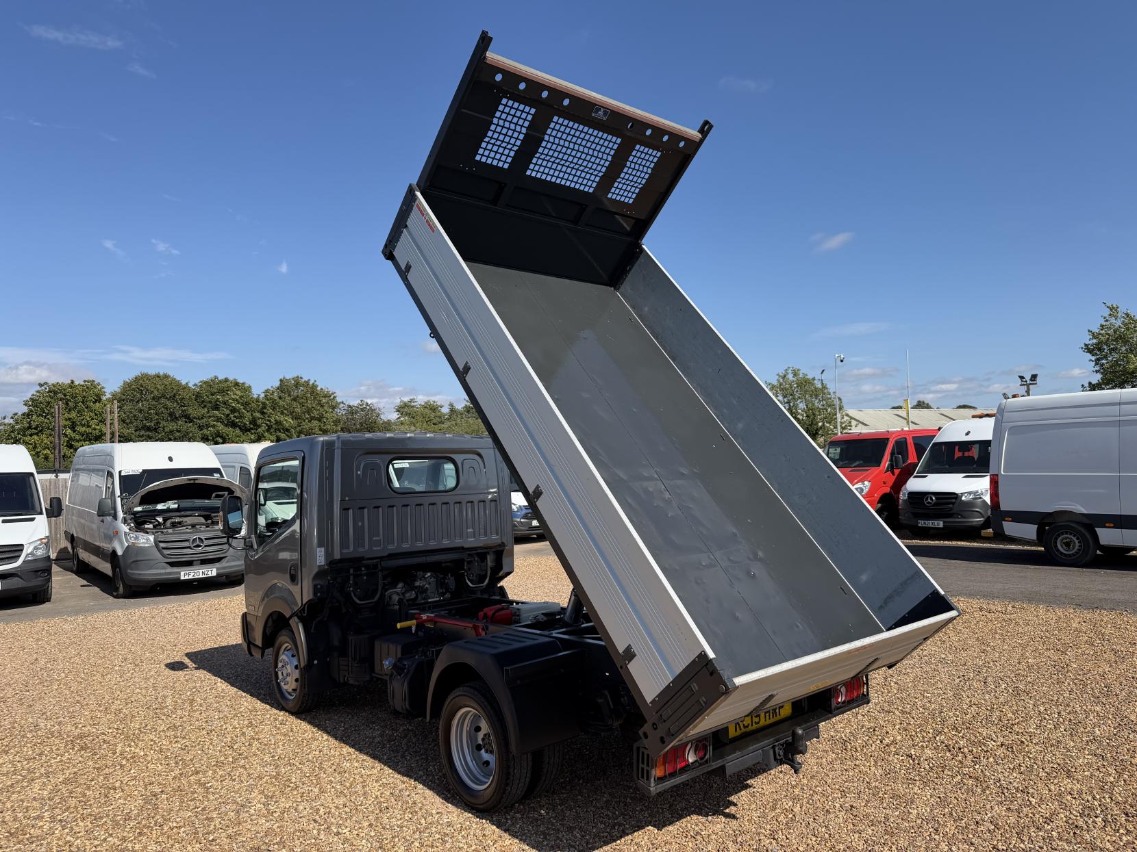 2019 Nissan NT400 Cabstar 3.0 dCi 35.13 Tipper 2dr Diesel Manual L1 Euro 6 (130 ps) - Thumbnail 9