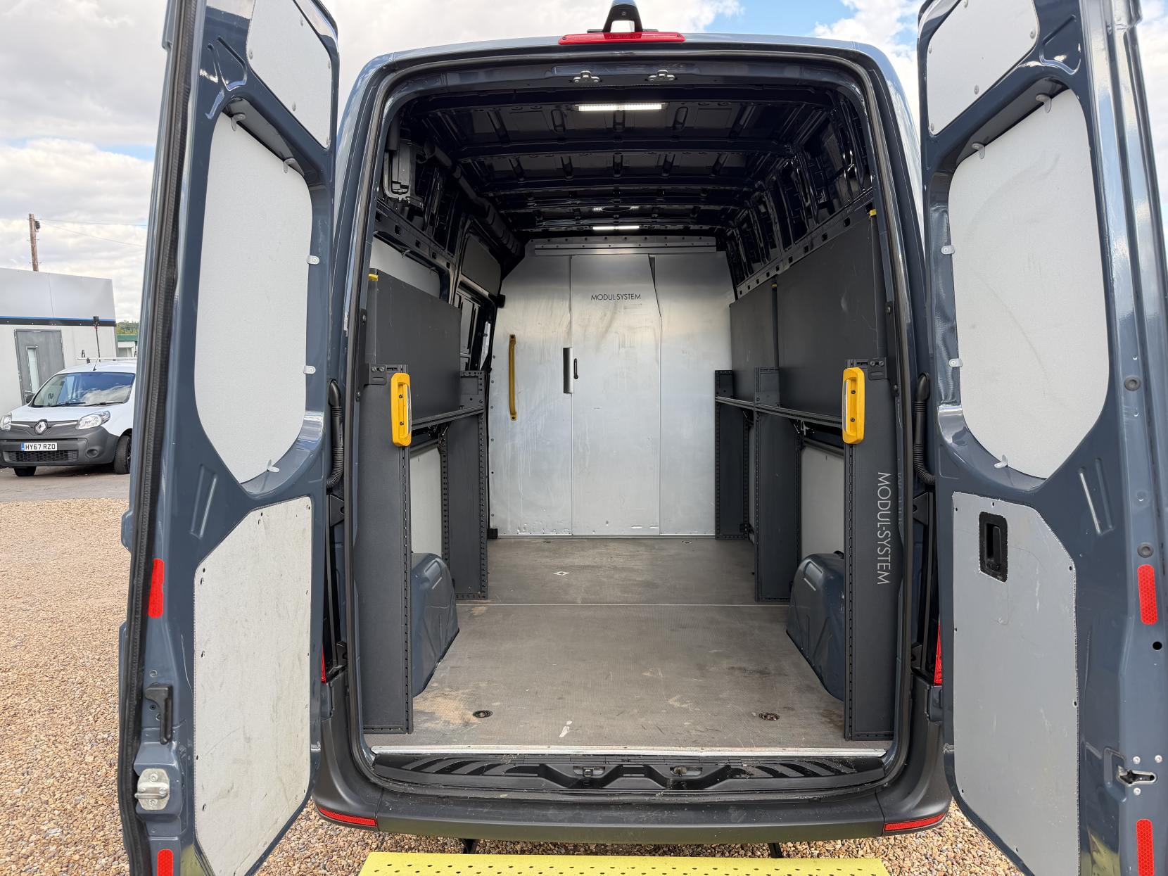 2019 Mercedes-Benz Sprinter 2.1 314 CDI Panel Van 5dr Diesel Manual FWD L2 H2 Euro 6 (143 ps) - Thumbnail 3