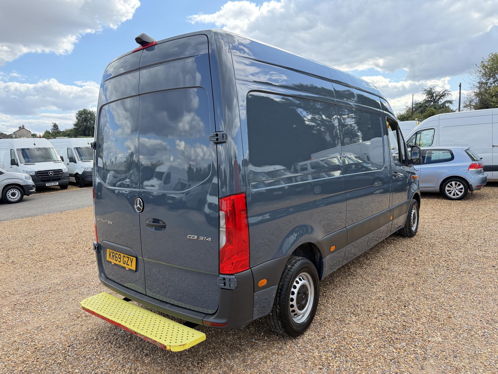 2019 Mercedes-Benz Sprinter 2.1 314 CDI Panel Van 5dr Diesel Manual FWD L2 H2 Euro 6 (143 ps) - Thumbnail 11