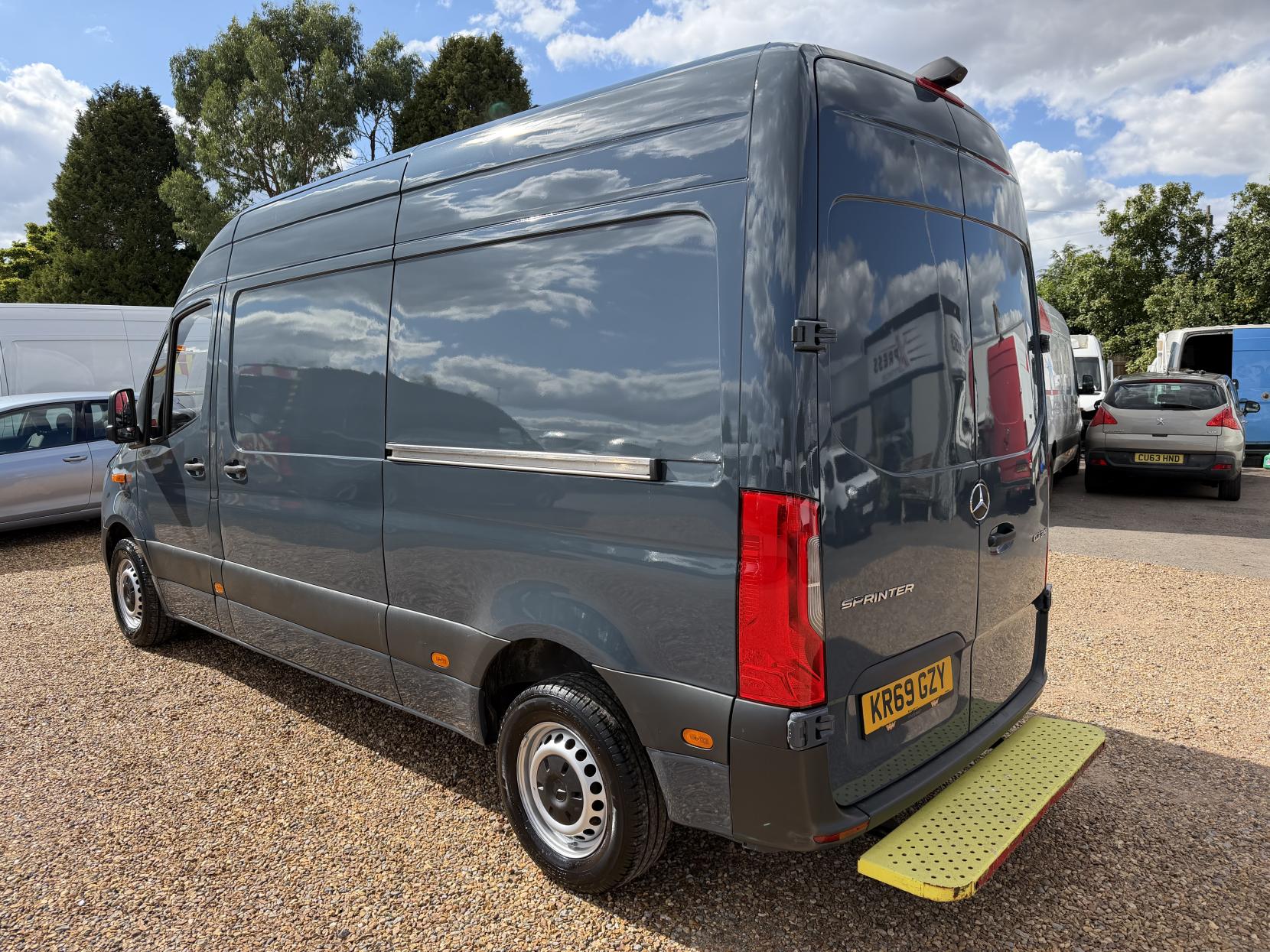 2019 Mercedes-Benz Sprinter 2.1 314 CDI Panel Van 5dr Diesel Manual FWD L2 H2 Euro 6 (143 ps) - Thumbnail 9