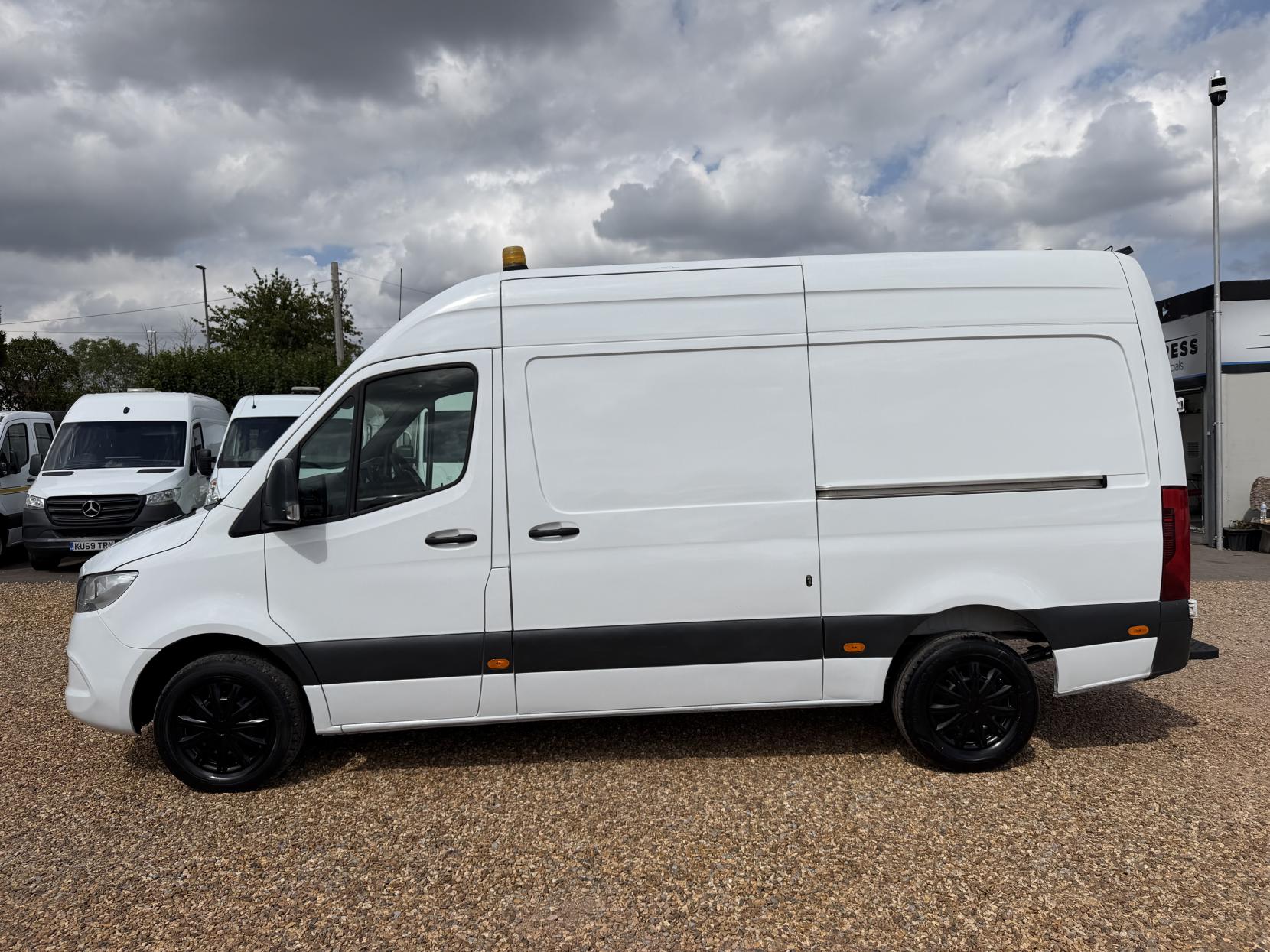 2019 Mercedes-Benz Sprinter 2.1 316 CDI Panel Van 5dr Diesel Manual RWD L2 H2 Euro 6 (163 ps) - Thumbnail 8