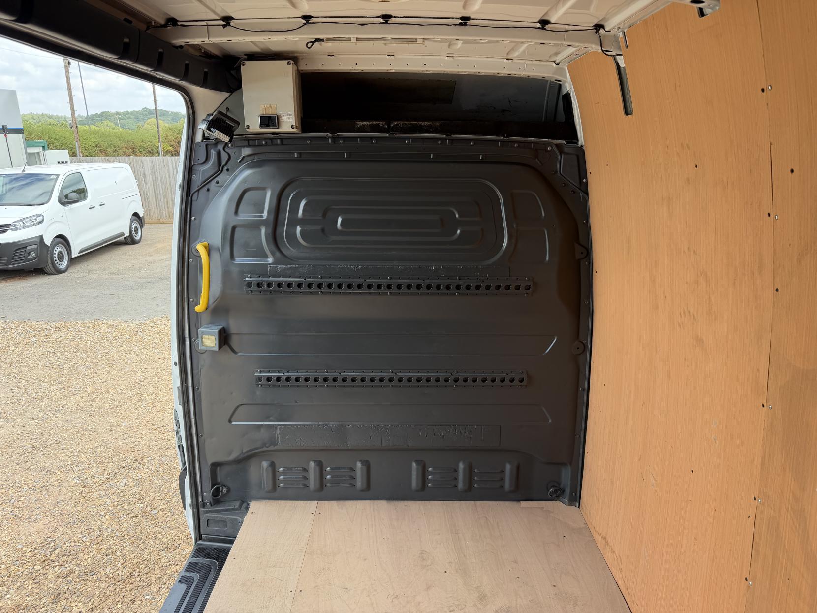2019 Mercedes-Benz Sprinter 2.1 316 CDI Panel Van 5dr Diesel Manual RWD L2 H2 Euro 6 (163 ps) - Thumbnail 35