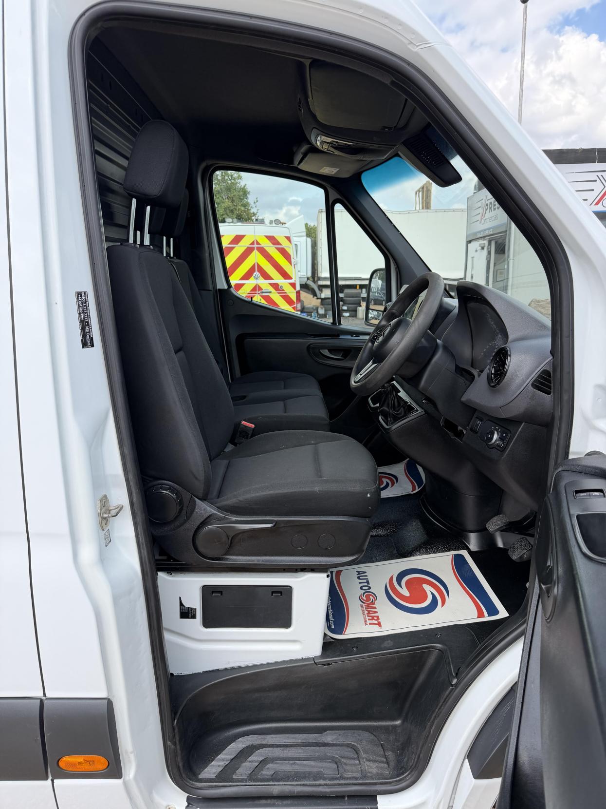 2019 Mercedes-Benz Sprinter 2.1 316 CDI Panel Van 5dr Diesel Manual RWD L2 H2 Euro 6 (163 ps) - Thumbnail 14