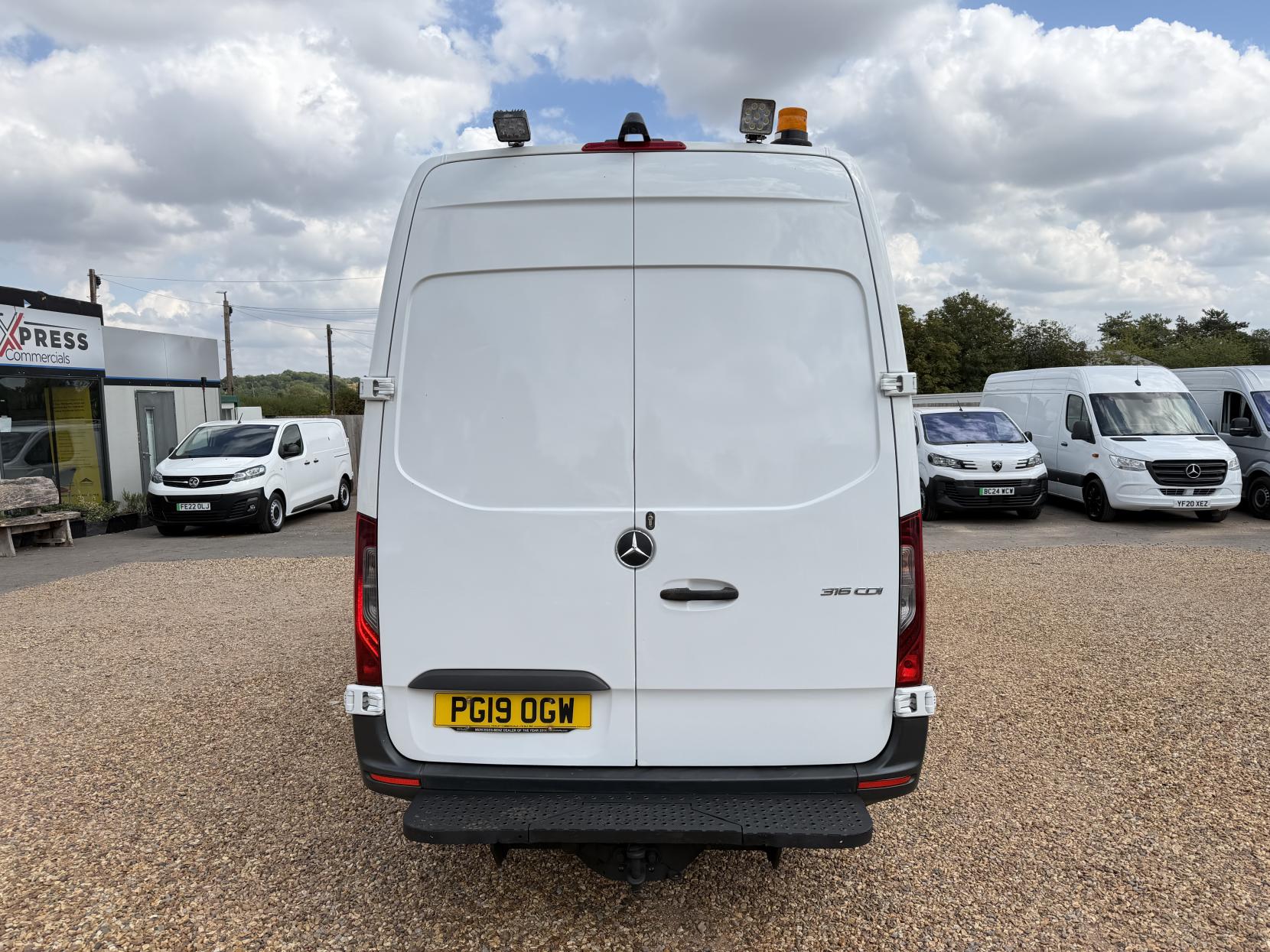 2019 Mercedes-Benz Sprinter 2.1 316 CDI Panel Van 5dr Diesel Manual RWD L2 H2 Euro 6 (163 ps) - Thumbnail 10