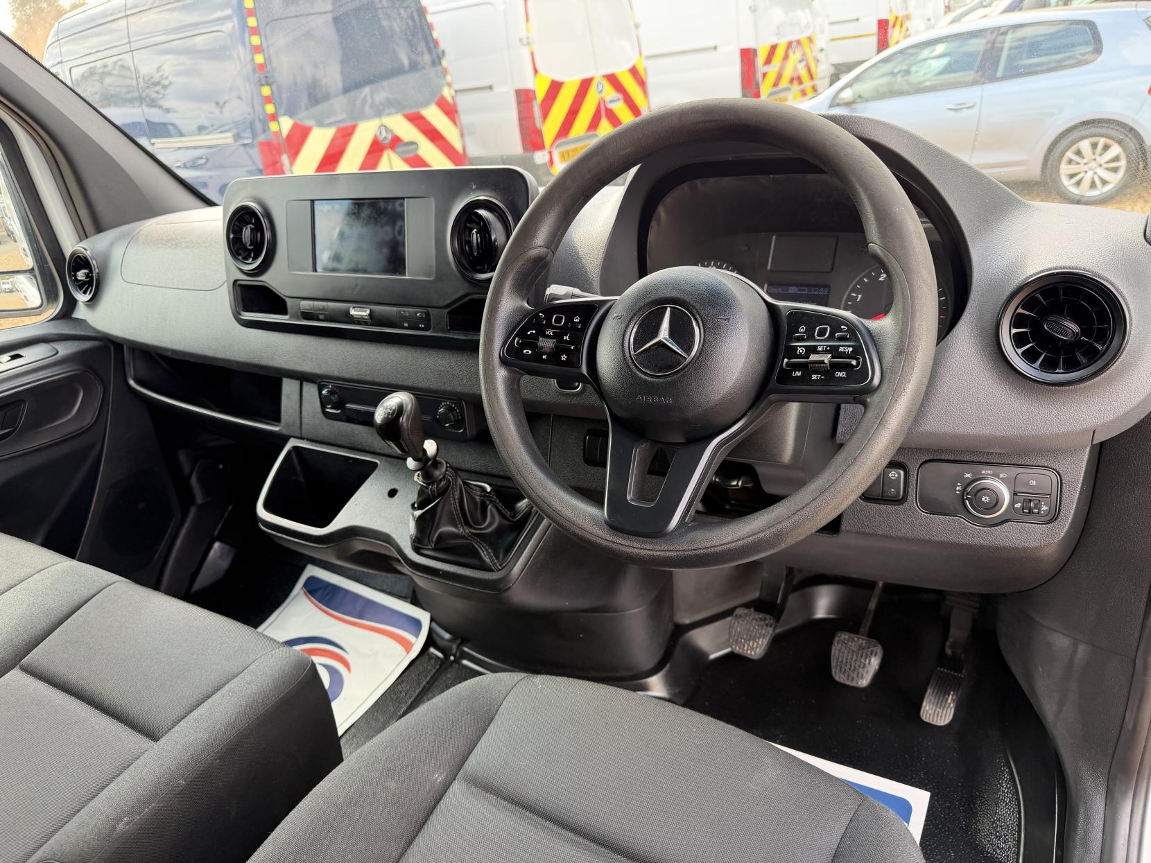 2019 Mercedes-Benz Sprinter 2.1 316 CDI Panel Van 5dr Diesel Manual RWD L2 H2 Euro 6 (163 ps) - Thumbnail 2