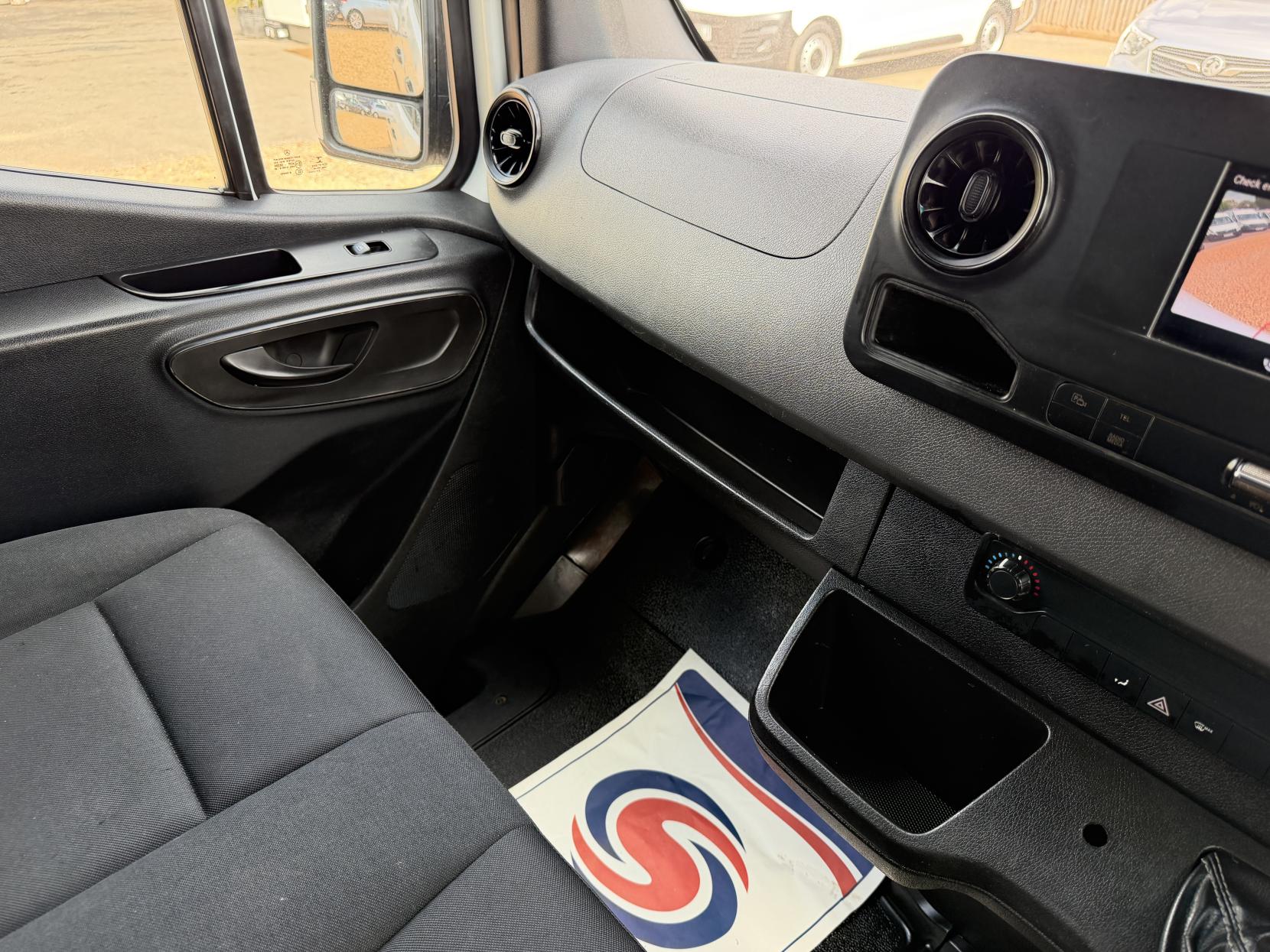 2019 Mercedes-Benz Sprinter 2.1 316 CDI Panel Van 5dr Diesel Manual RWD L2 H2 Euro 6 (163 ps) - Thumbnail 28