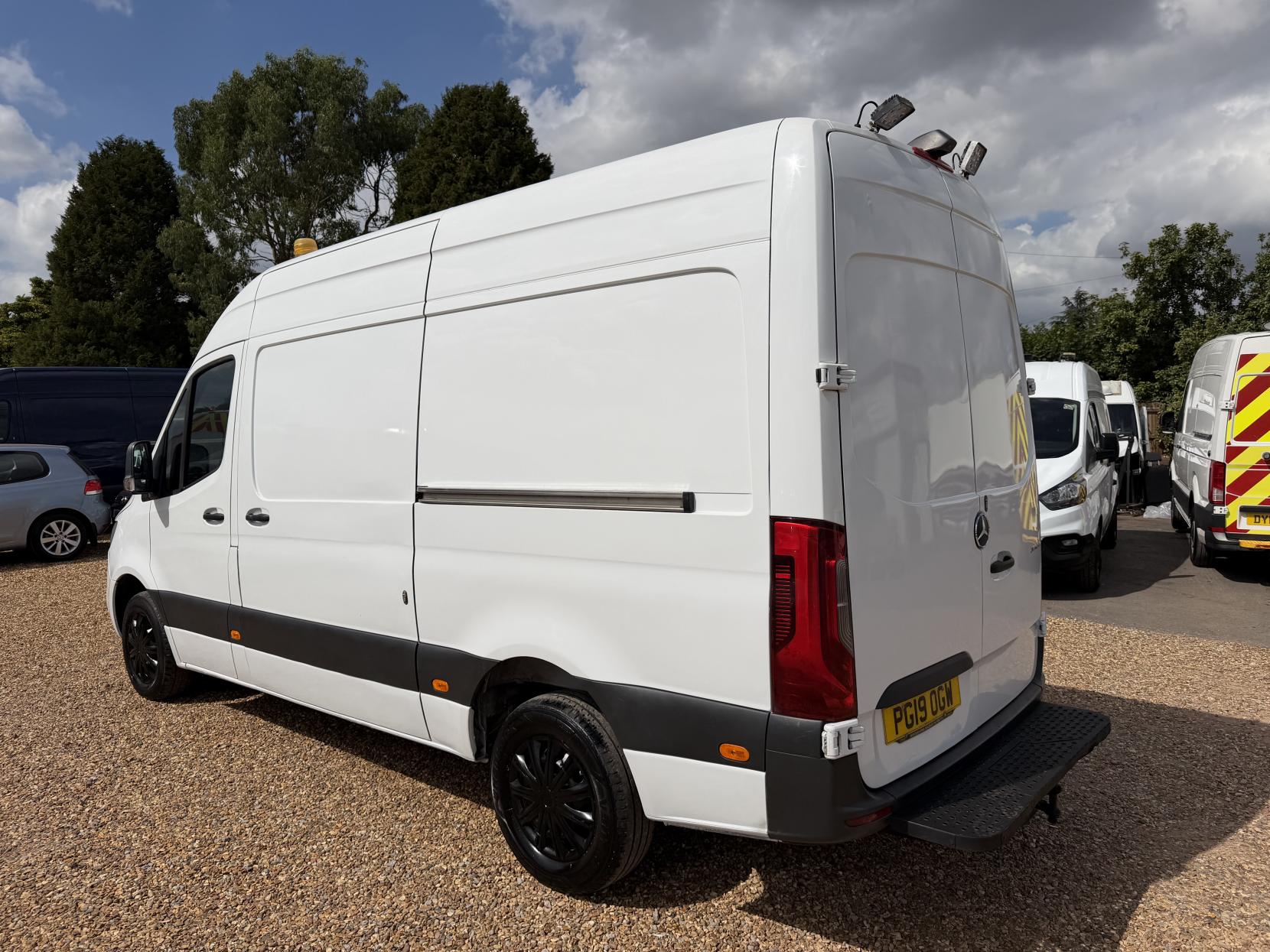2019 Mercedes-Benz Sprinter 2.1 316 CDI Panel Van 5dr Diesel Manual RWD L2 H2 Euro 6 (163 ps) - Thumbnail 9