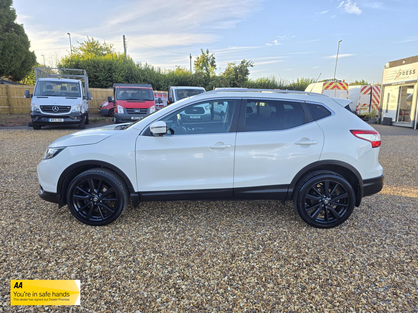Nissan Qashqai 1.5 dCi Tekna SUV 5dr Diesel Manual 2WD Euro 5 (s/s) (110 ps)