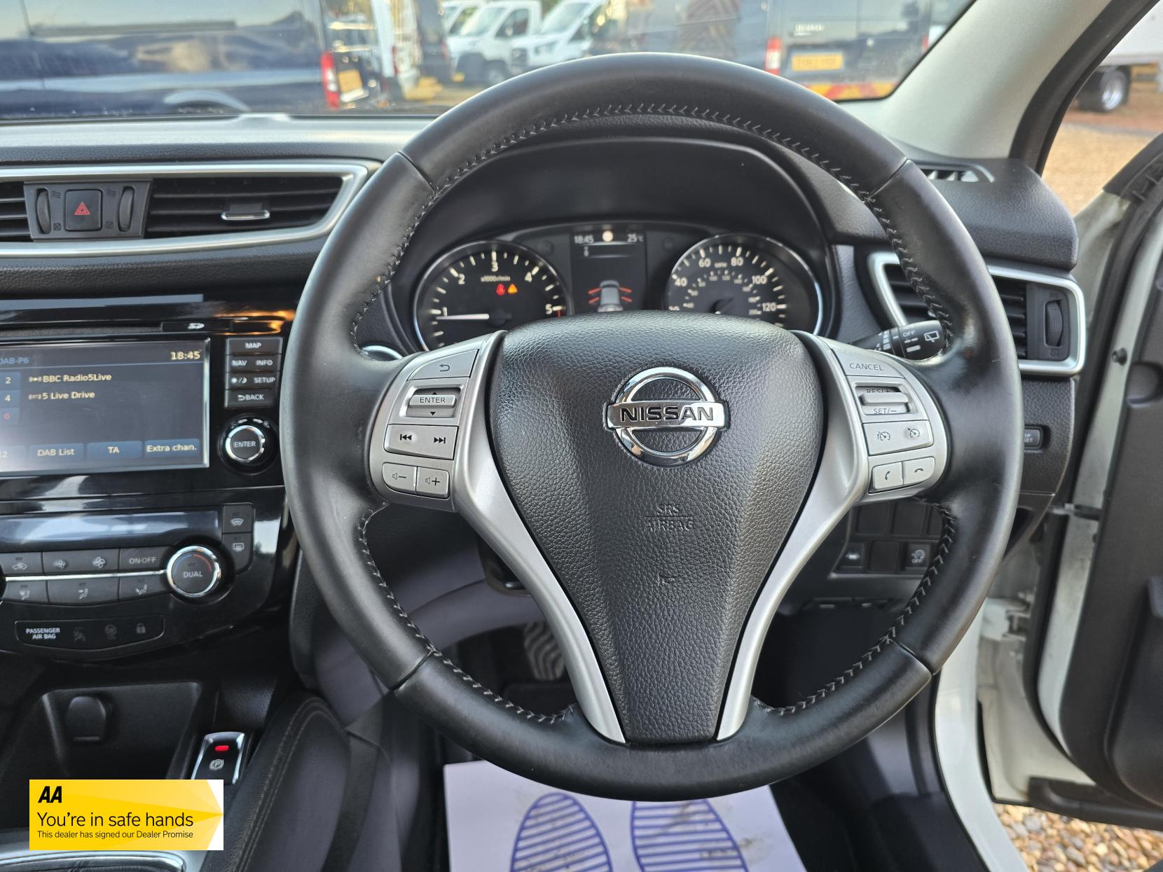 Nissan Qashqai 1.5 dCi Tekna SUV 5dr Diesel Manual 2WD Euro 5 (s/s) (110 ps)