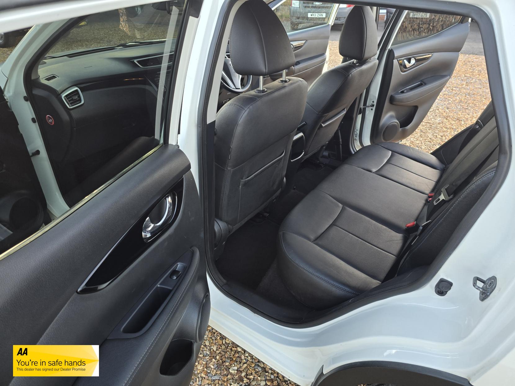 Nissan Qashqai 1.5 dCi Tekna SUV 5dr Diesel Manual 2WD Euro 5 (s/s) (110 ps)