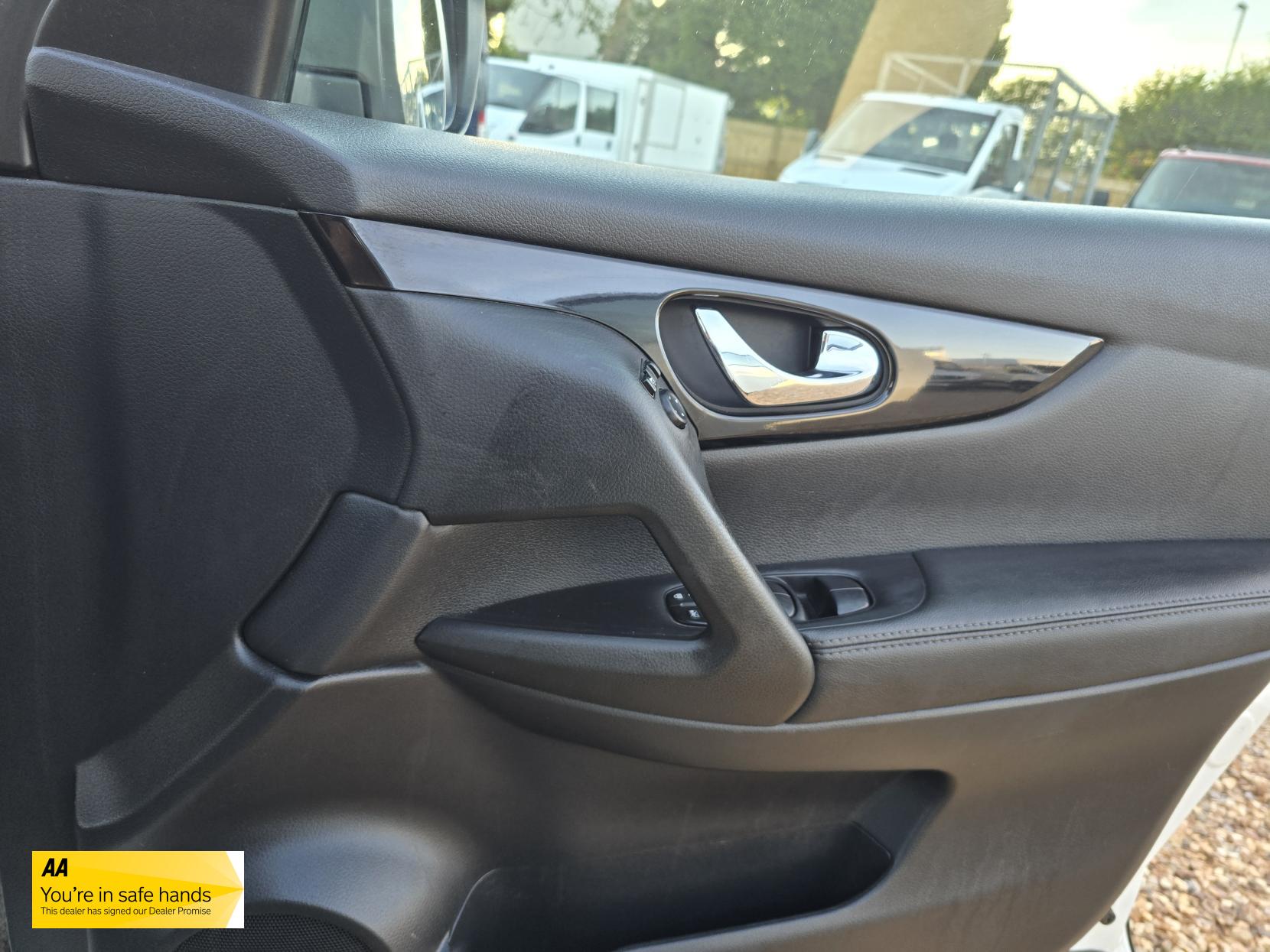 Nissan Qashqai 1.5 dCi Tekna SUV 5dr Diesel Manual 2WD Euro 5 (s/s) (110 ps)