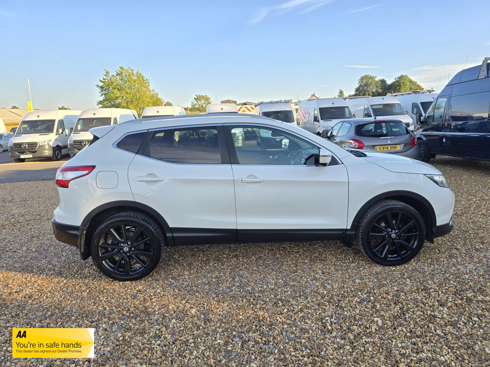 Nissan Qashqai 1.5 dCi Tekna SUV 5dr Diesel Manual 2WD Euro 5 (s/s) (110 ps)