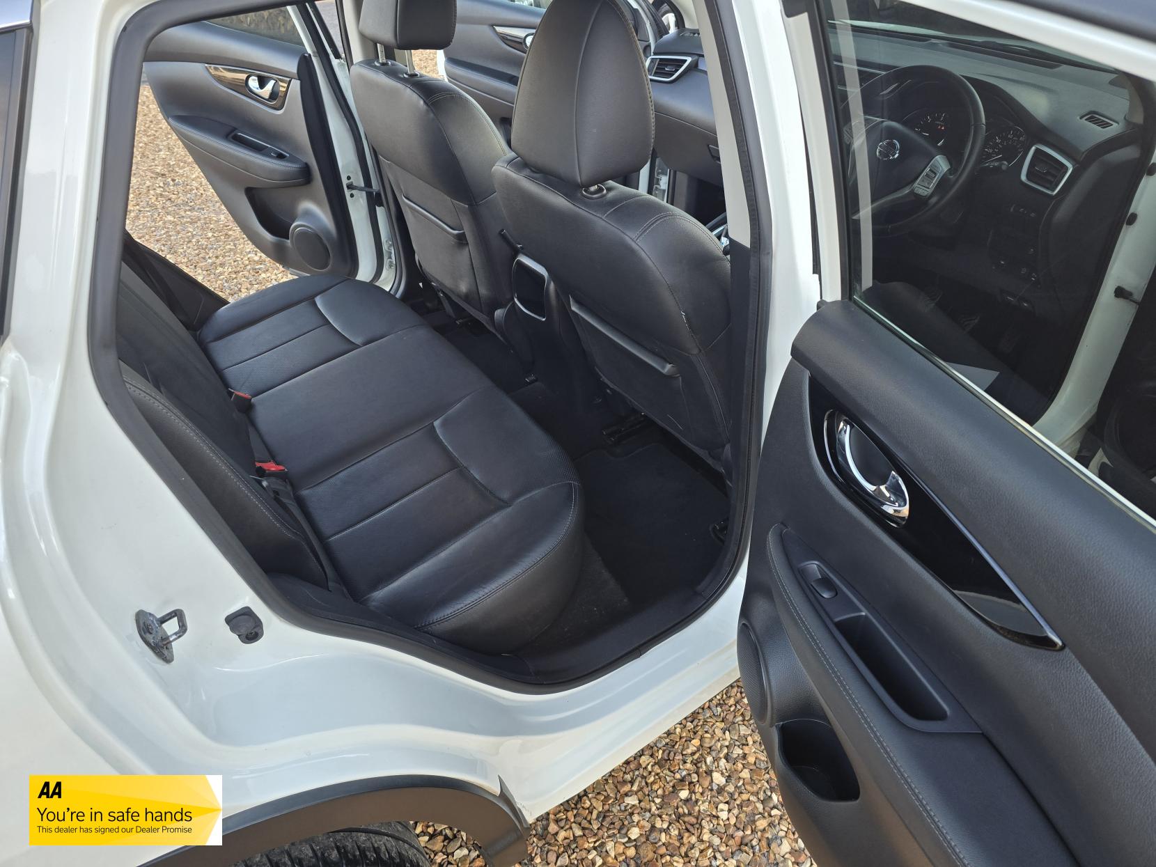 Nissan Qashqai 1.5 dCi Tekna SUV 5dr Diesel Manual 2WD Euro 5 (s/s) (110 ps)