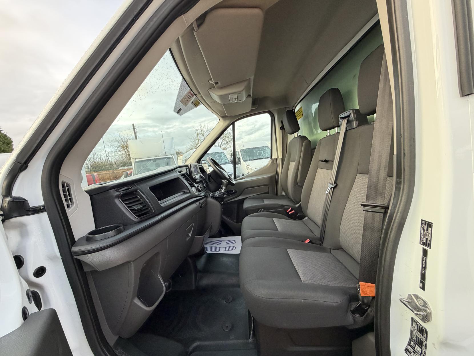 Ford Transit 2.0 350 EcoBlue HD Leader Chassis Cab 2dr Diesel Manual RWD L4 Euro 6 (s/s) (DRW) (130 ps)