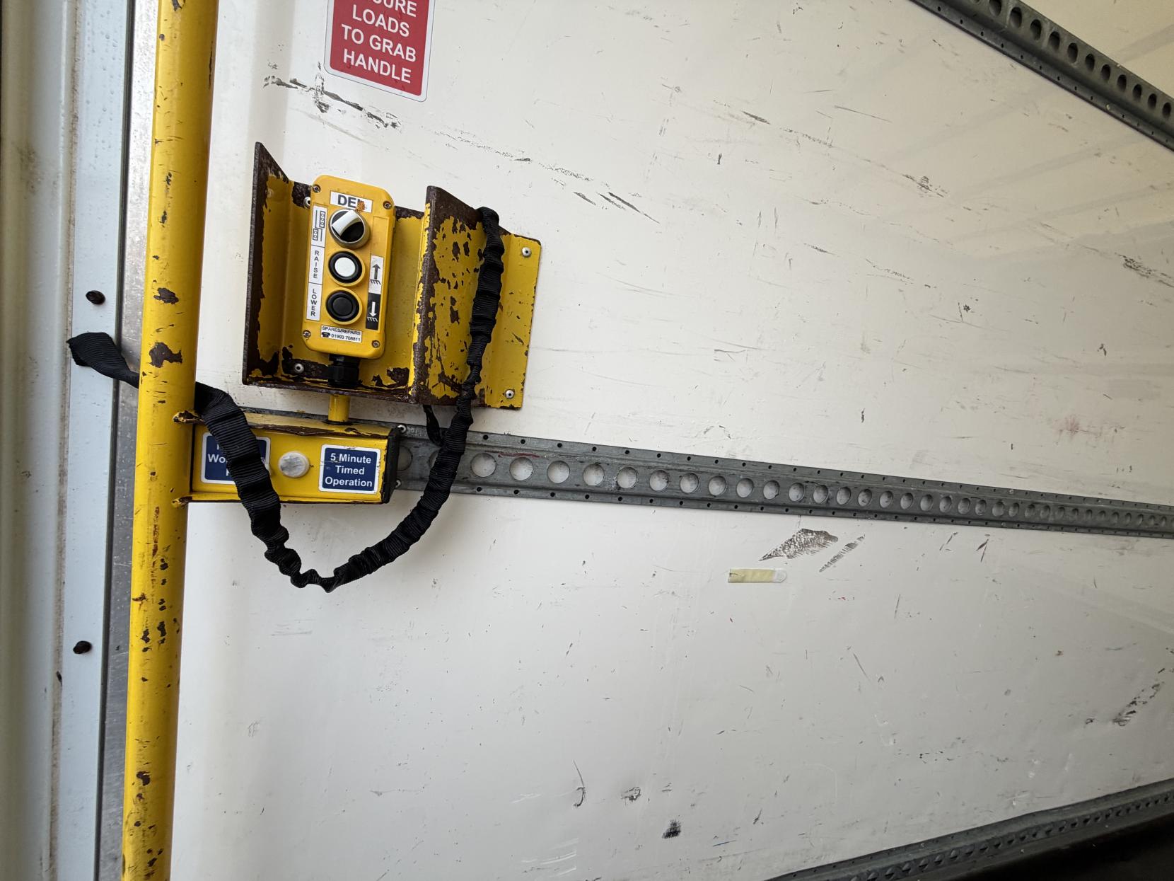 Ford Transit 2.0 350 EcoBlue HD Leader Chassis Cab 2dr Diesel Manual RWD L4 Euro 6 (s/s) (DRW) (130 ps)