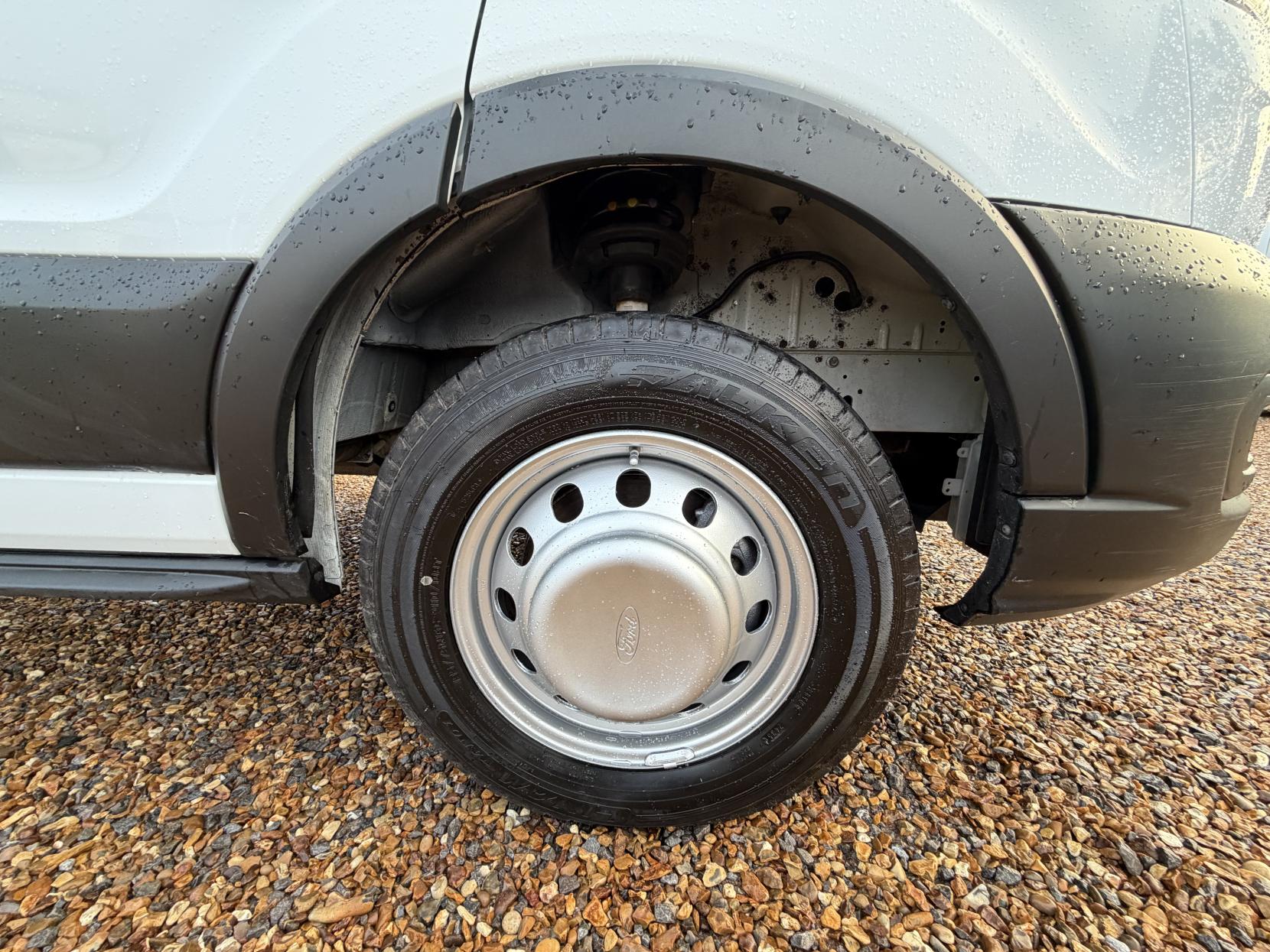 Ford Transit 2.0 350 EcoBlue HD Leader Chassis Cab 2dr Diesel Manual RWD L4 Euro 6 (s/s) (DRW) (130 ps)