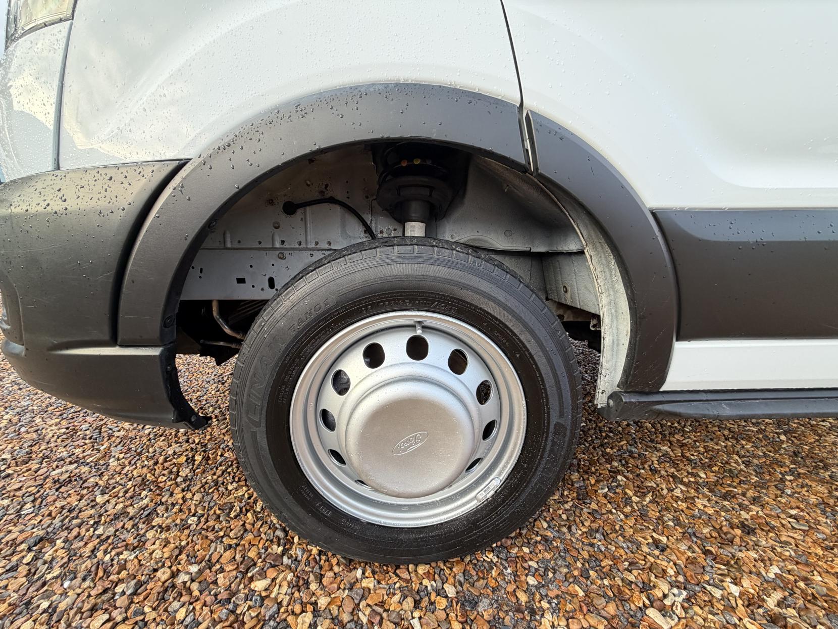 Ford Transit 2.0 350 EcoBlue HD Leader Chassis Cab 2dr Diesel Manual RWD L4 Euro 6 (s/s) (DRW) (130 ps)