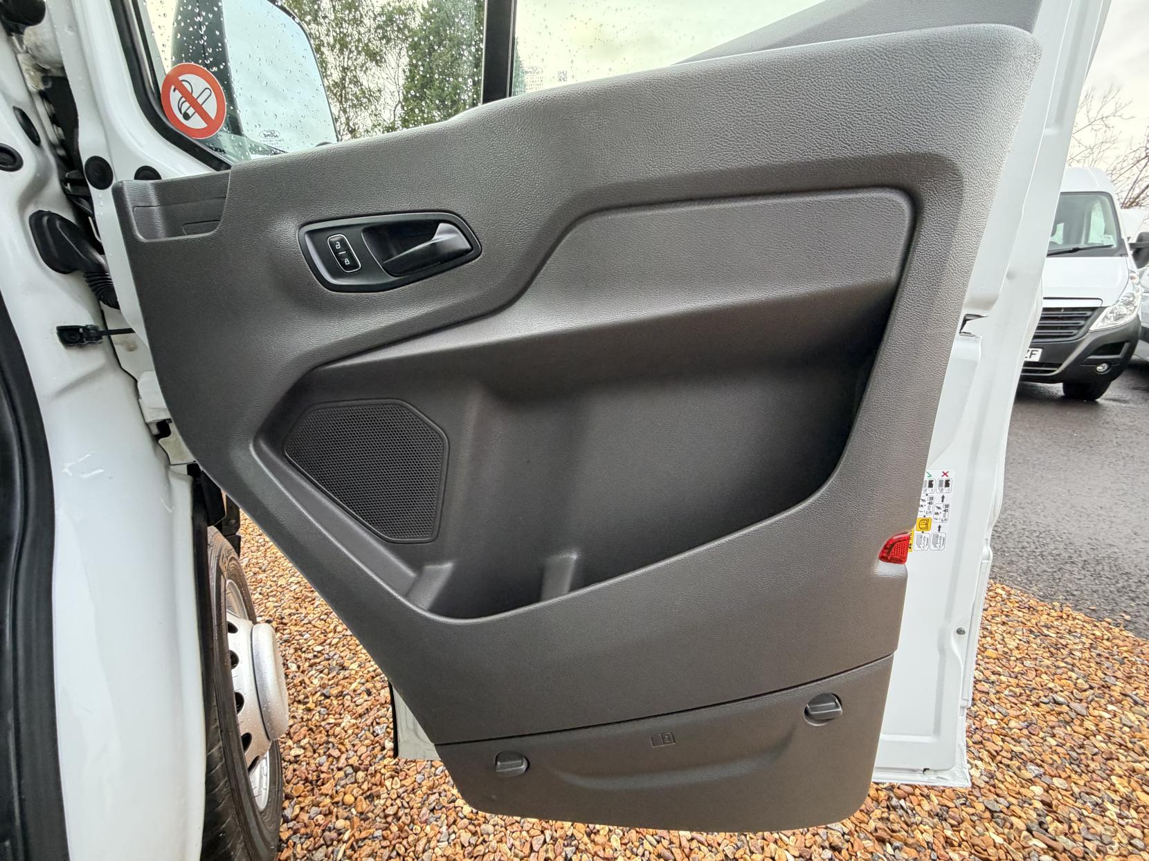 Ford Transit 2.0 350 EcoBlue HD Leader Chassis Cab 2dr Diesel Manual RWD L4 Euro 6 (s/s) (DRW) (130 ps)