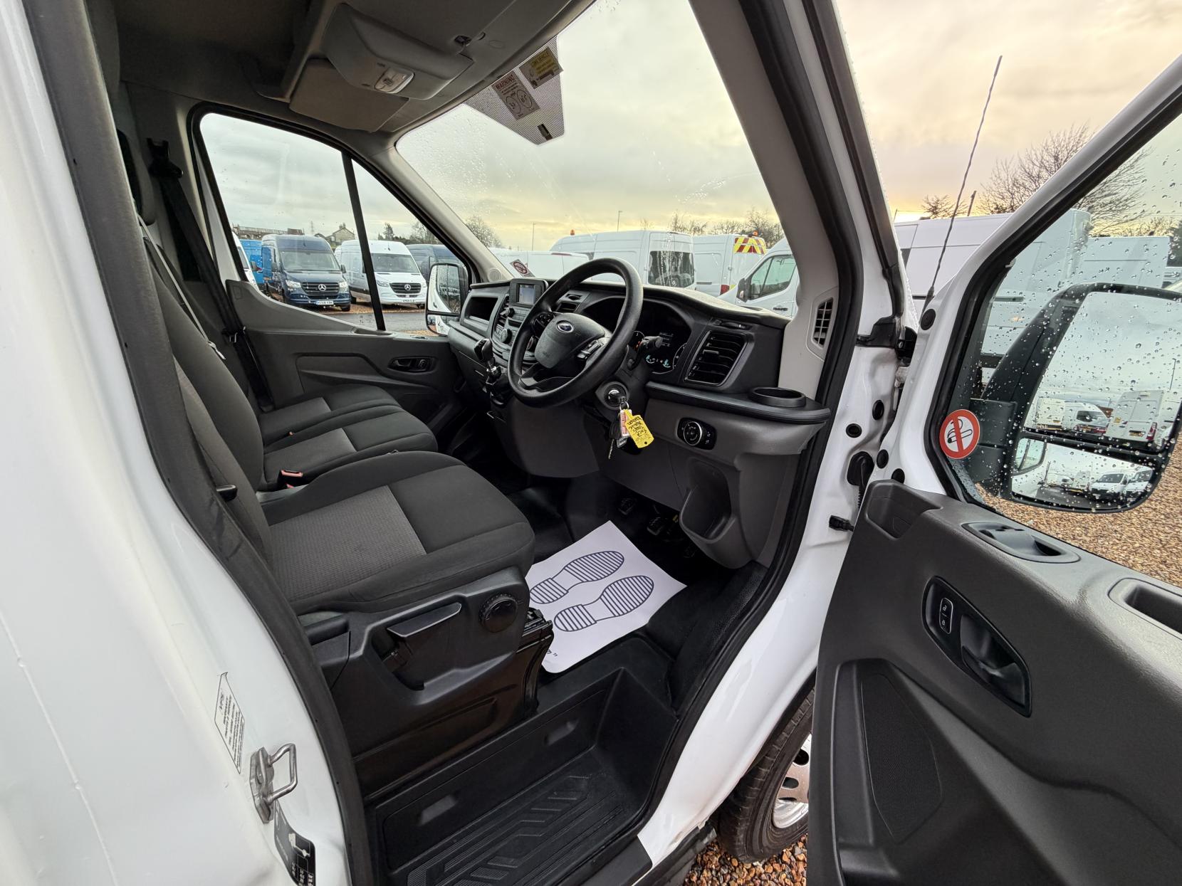 Ford Transit 2.0 350 EcoBlue HD Leader Chassis Cab 2dr Diesel Manual RWD L4 Euro 6 (s/s) (DRW) (130 ps)