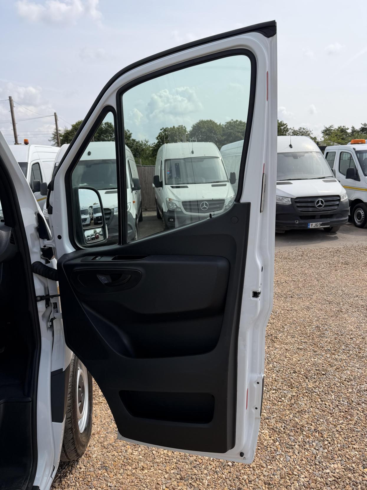 2020 Mercedes-Benz Sprinter 2.1 314 CDI Panel Van 5dr Diesel Manual FWD L2 H2 Euro 6 (143 ps) - Thumbnail 16