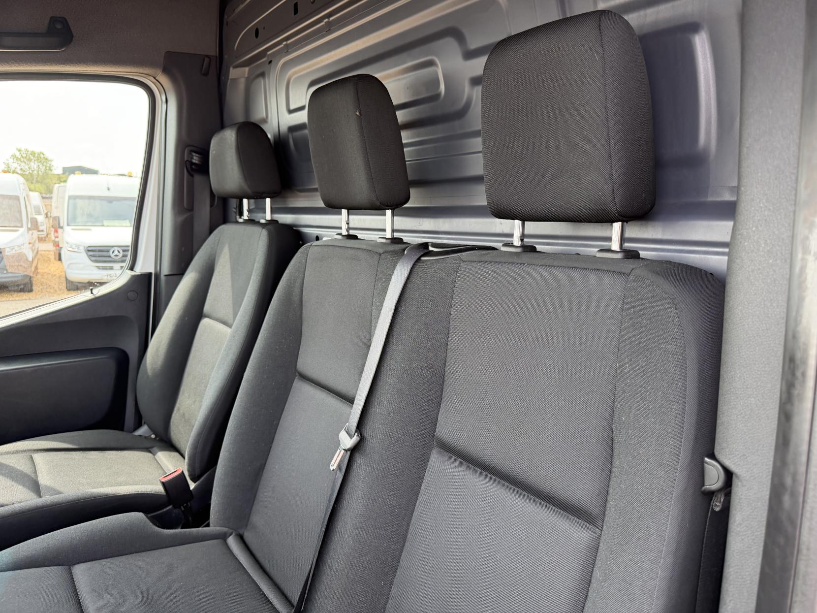 2020 Mercedes-Benz Sprinter 2.1 314 CDI Panel Van 5dr Diesel Manual FWD L2 H2 Euro 6 (143 ps) - Thumbnail 17
