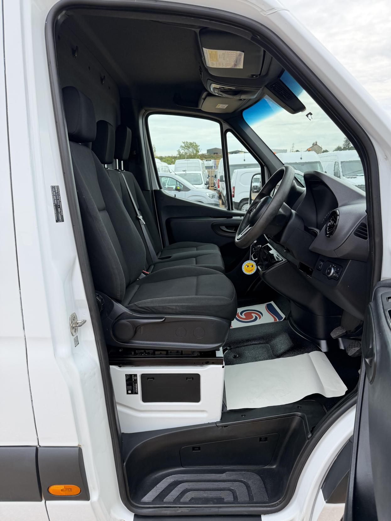 2020 Mercedes-Benz Sprinter 2.1 316 CDI Panel Van 5dr Diesel Manual RWD L2 H2 Euro 6 (163 ps) - Thumbnail 14