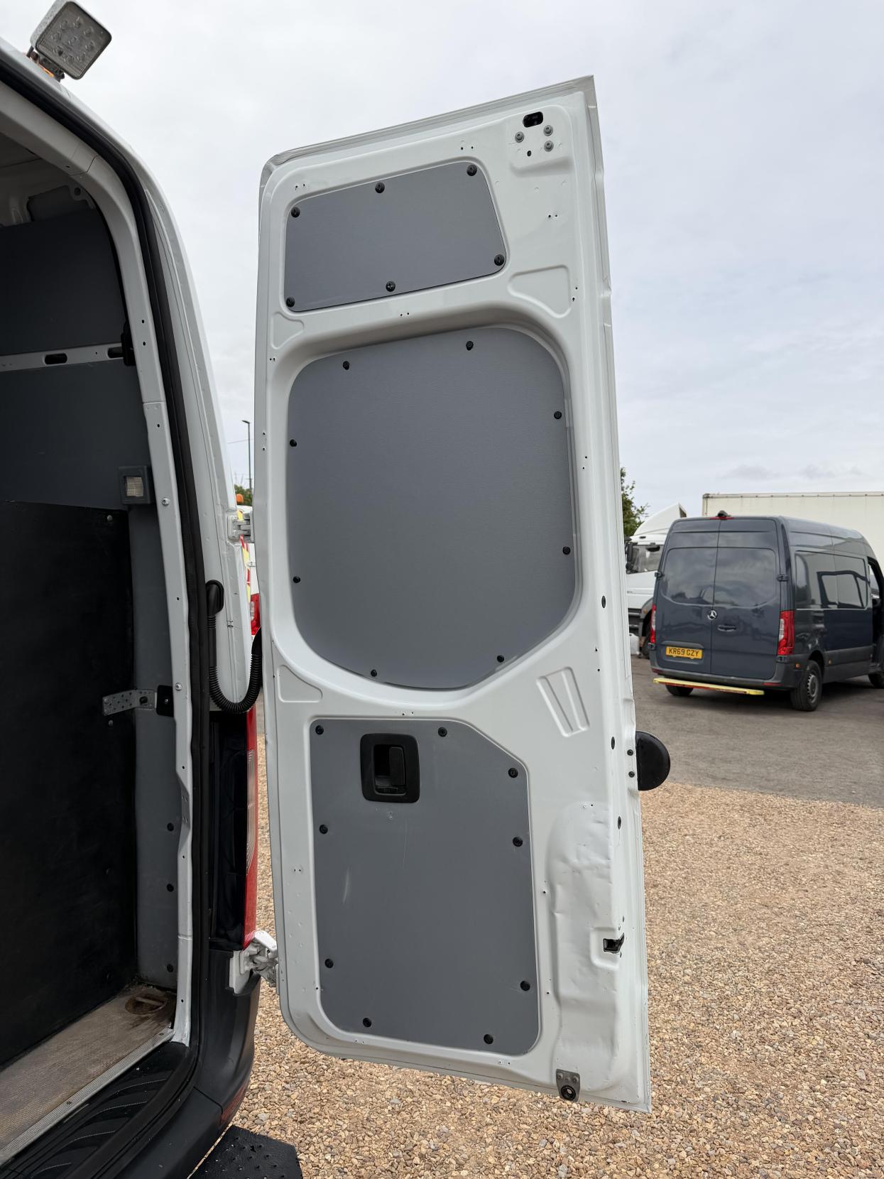 2020 Mercedes-Benz Sprinter 2.1 316 CDI Panel Van 5dr Diesel Manual RWD L2 H2 Euro 6 (163 ps) - Thumbnail 50