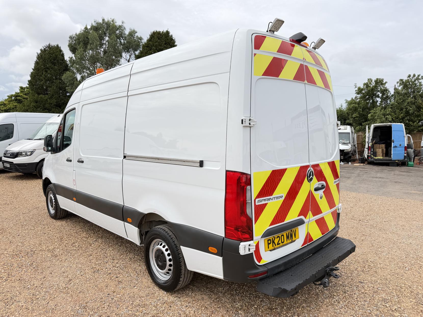 2020 Mercedes-Benz Sprinter 2.1 316 CDI Panel Van 5dr Diesel Manual RWD L2 H2 Euro 6 (163 ps) - Thumbnail 9