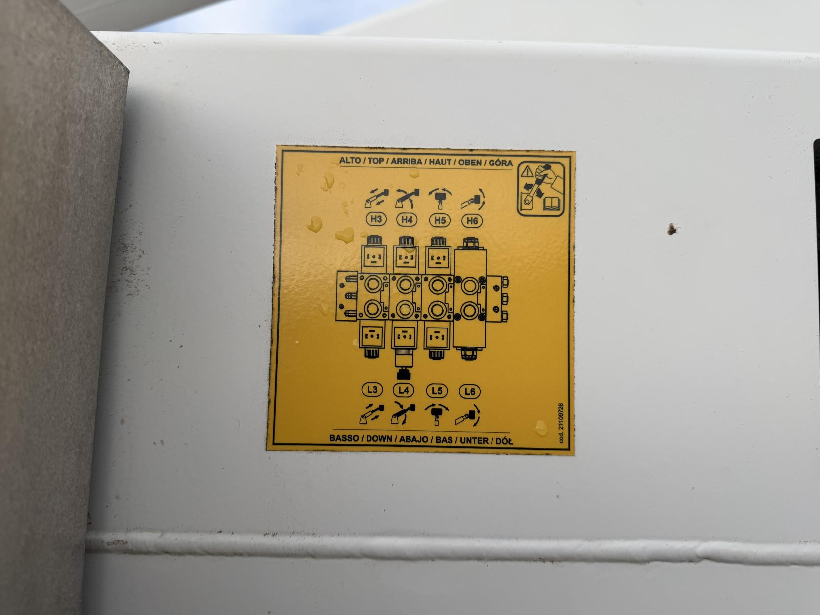 Nissan NT400 Cabstar 2.5 dCi 35.14 Chassis Cab 2dr Diesel Manual L3 (237 g/km, 136 bhp)