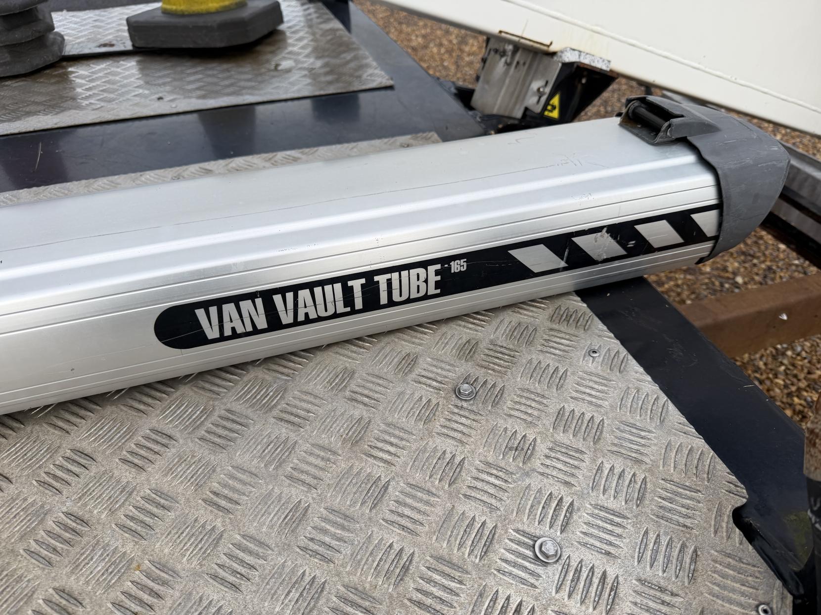 Nissan NT400 Cabstar 2.5 dCi 35.14 Chassis Cab 2dr Diesel Manual L3 (237 g/km, 136 bhp)