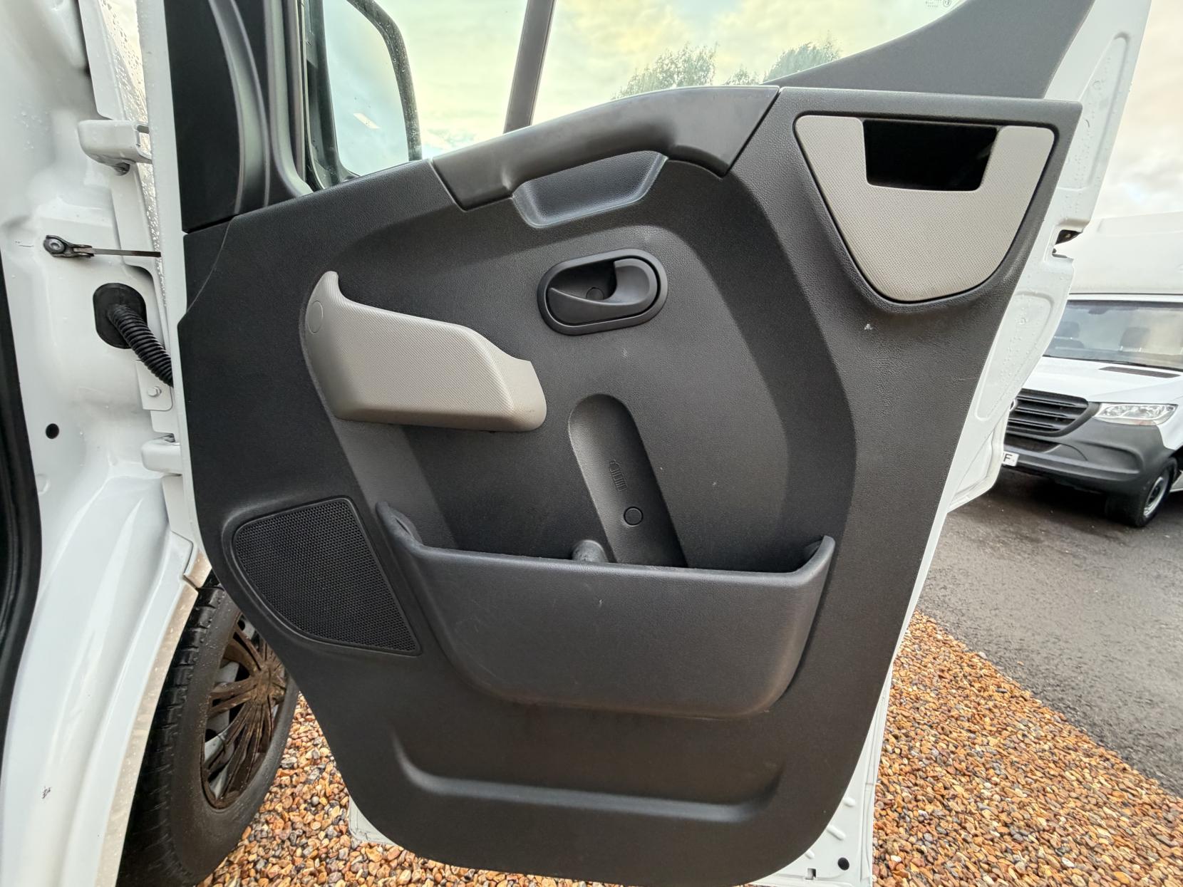 Vauxhall Movano 2.3 CDTi 3500 Panel Van 5dr Diesel Manual FWD L2 H2 Euro 6 (130 ps)