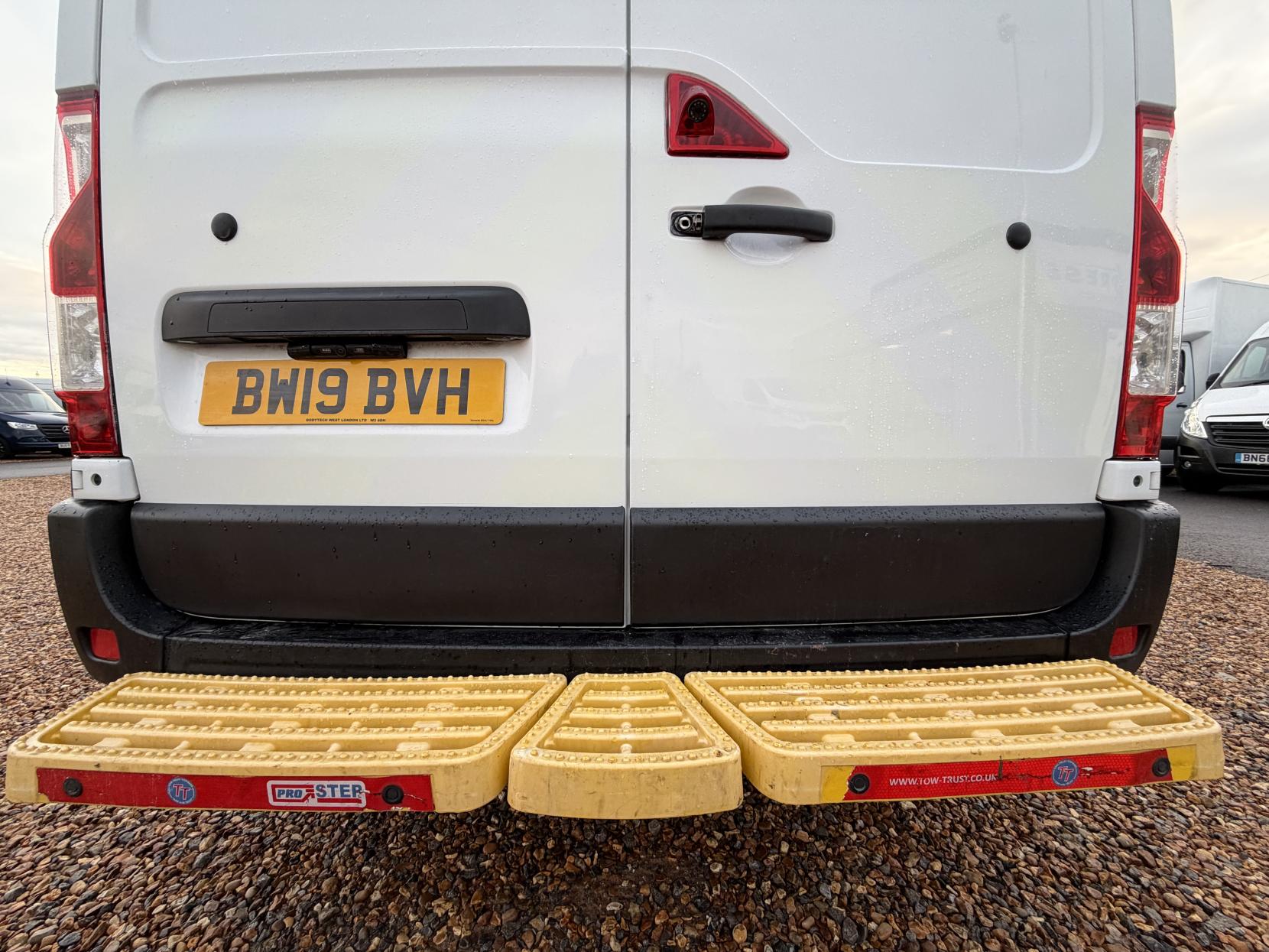 Vauxhall Movano 2.3 CDTi 3500 Panel Van 5dr Diesel Manual FWD L2 H2 Euro 6 (130 ps)